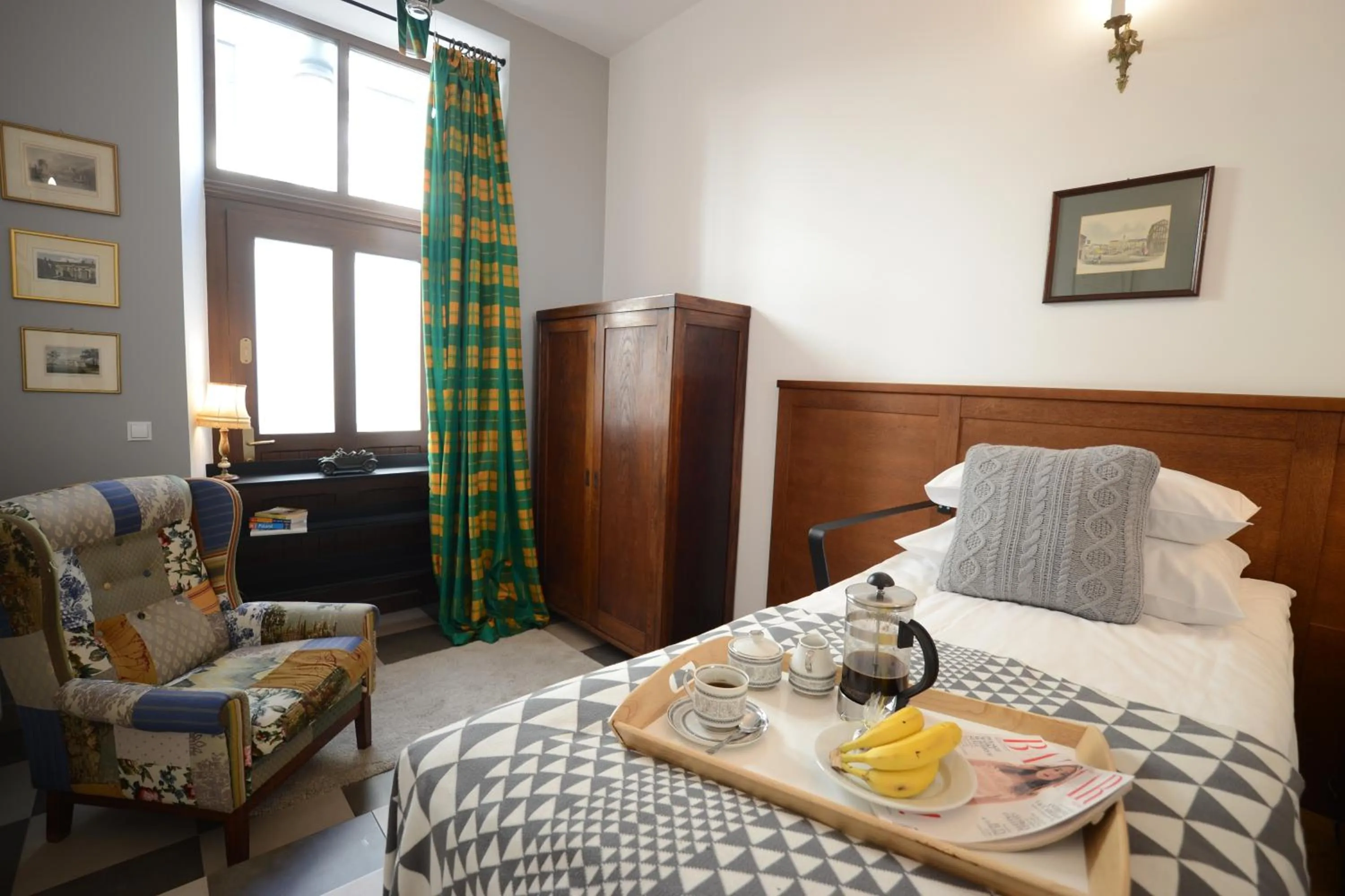 Bedroom, Bed in Crystal Suites Old Town