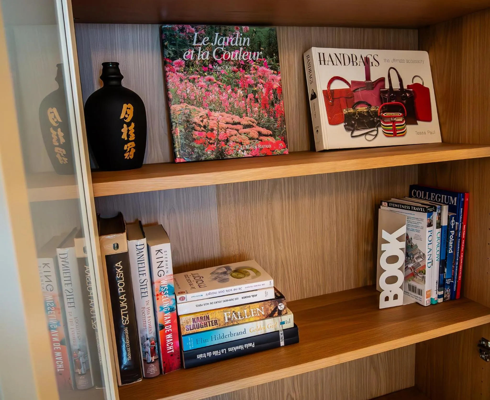 Library in Crystal Suites Old Town