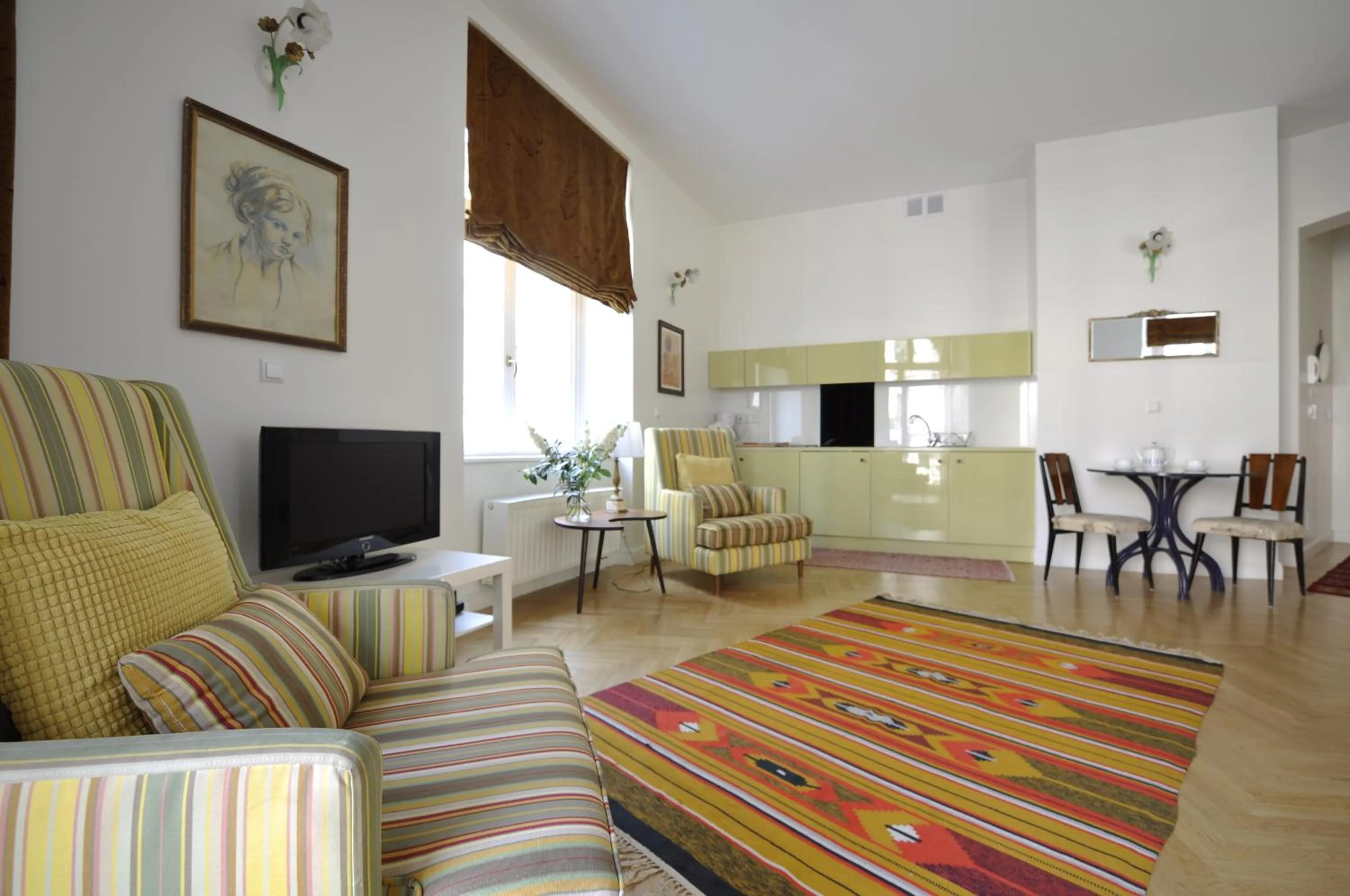 Kitchen or kitchenette in Crystal Suites Old Town