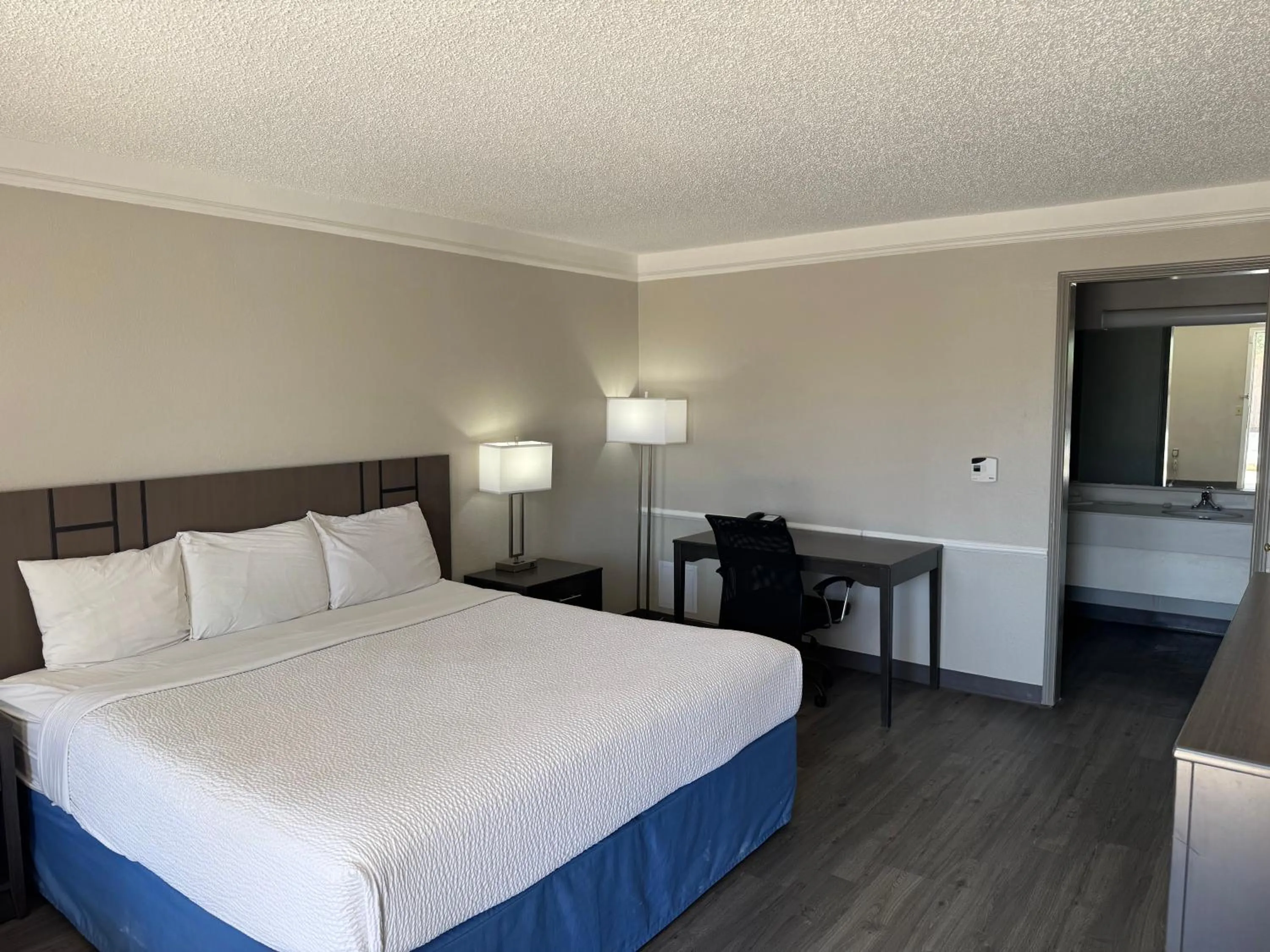 Bedroom, Bed in Days Inn by Wyndham Georgetown