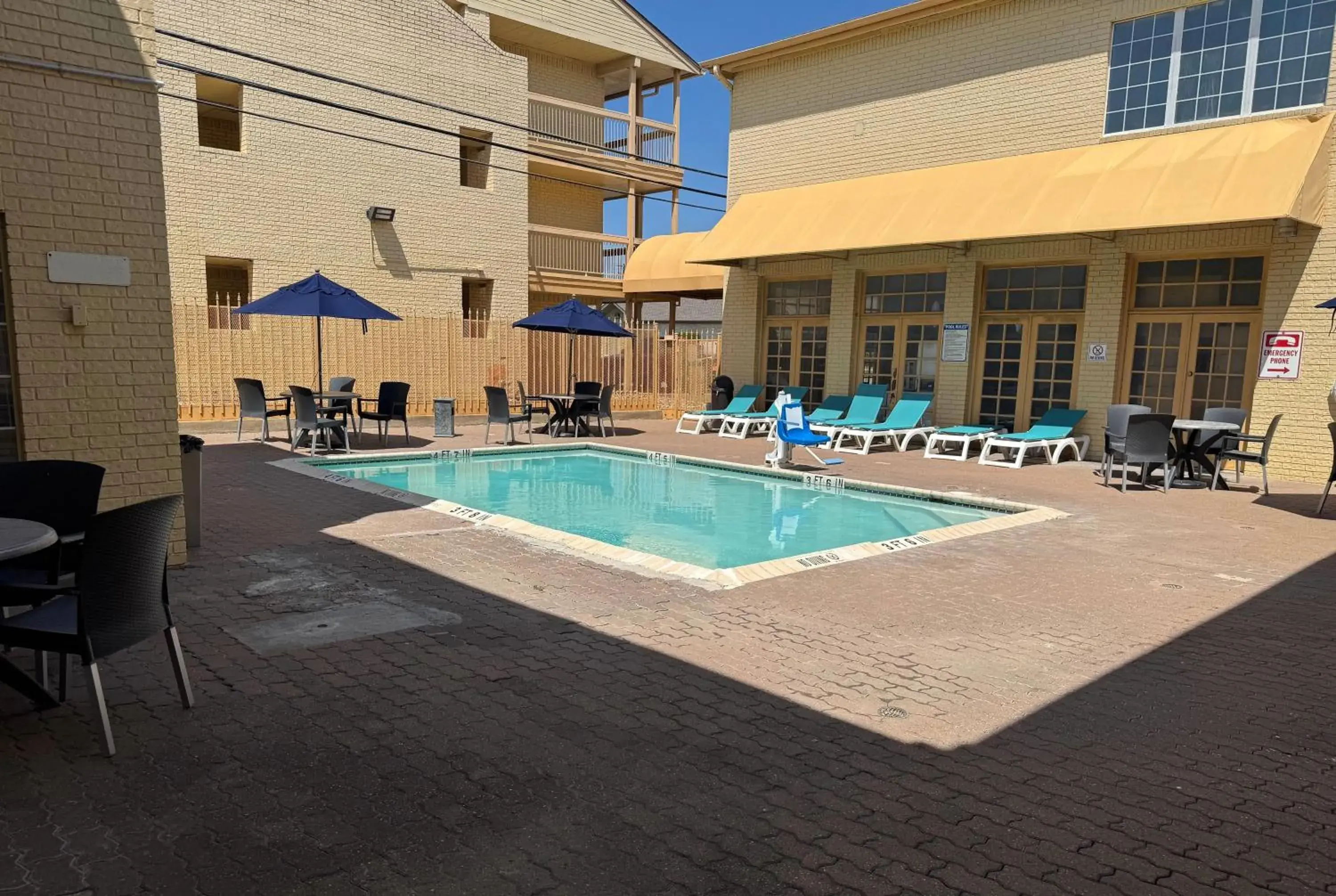 Swimming pool in Days Inn by Wyndham Georgetown Swimming pool in Days Inn by Wyndham Georgetown