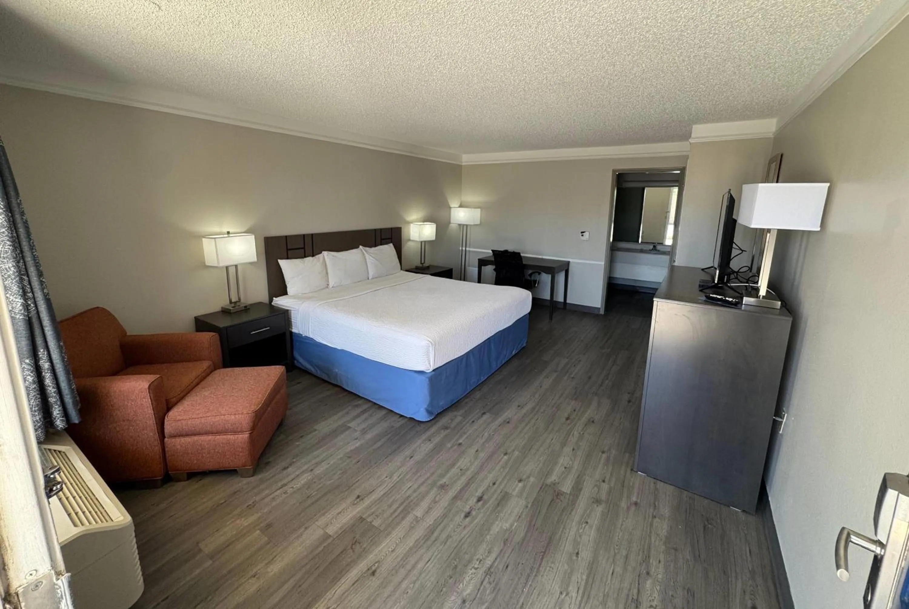 Bed in Days Inn by Wyndham Georgetown