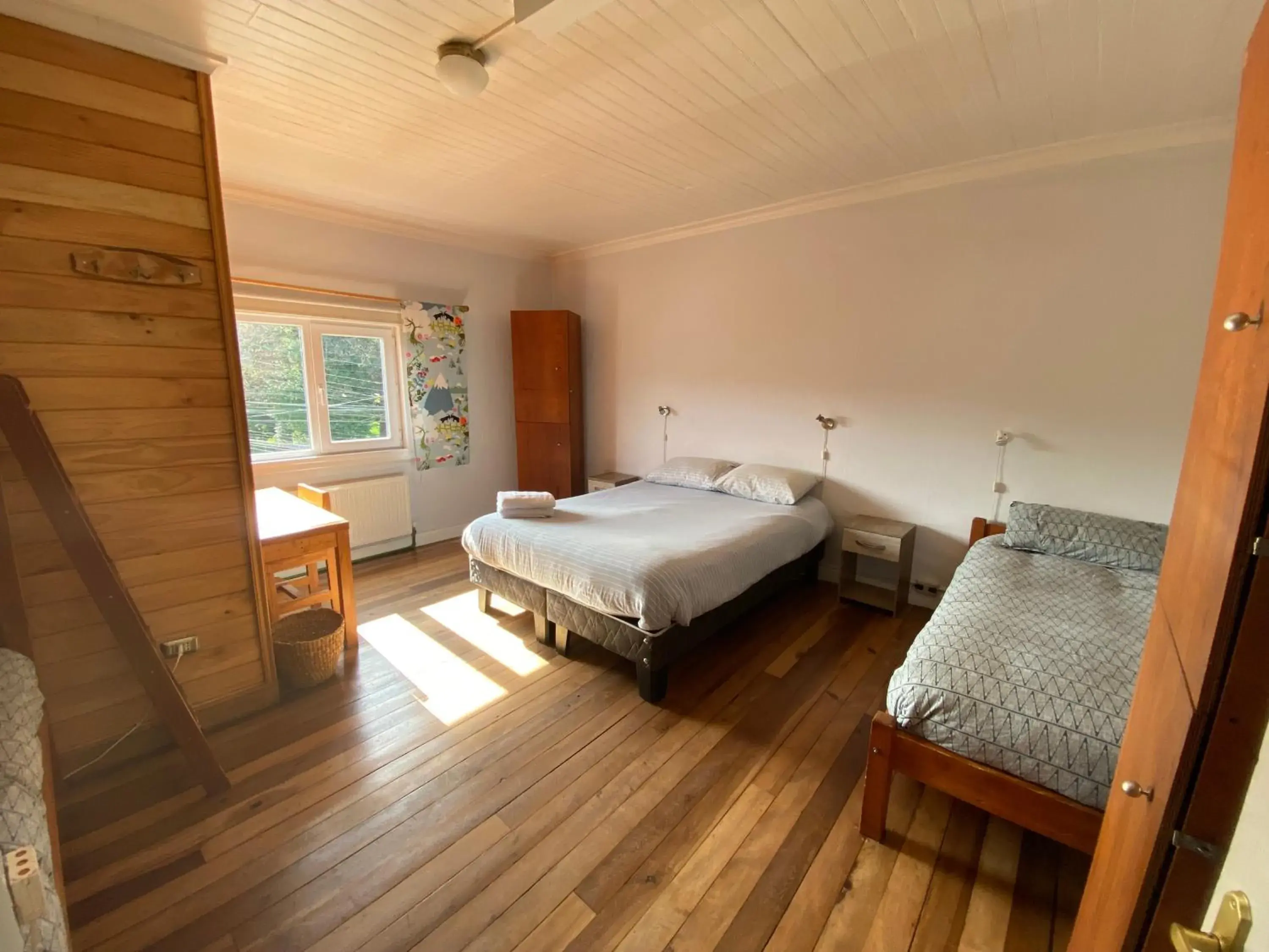 Family Room with Shared Bathroom - single occupancy in Hostal Compass del Sur Family Room with Shared Bathroom - single occupancy in Hostal Compass del Sur
