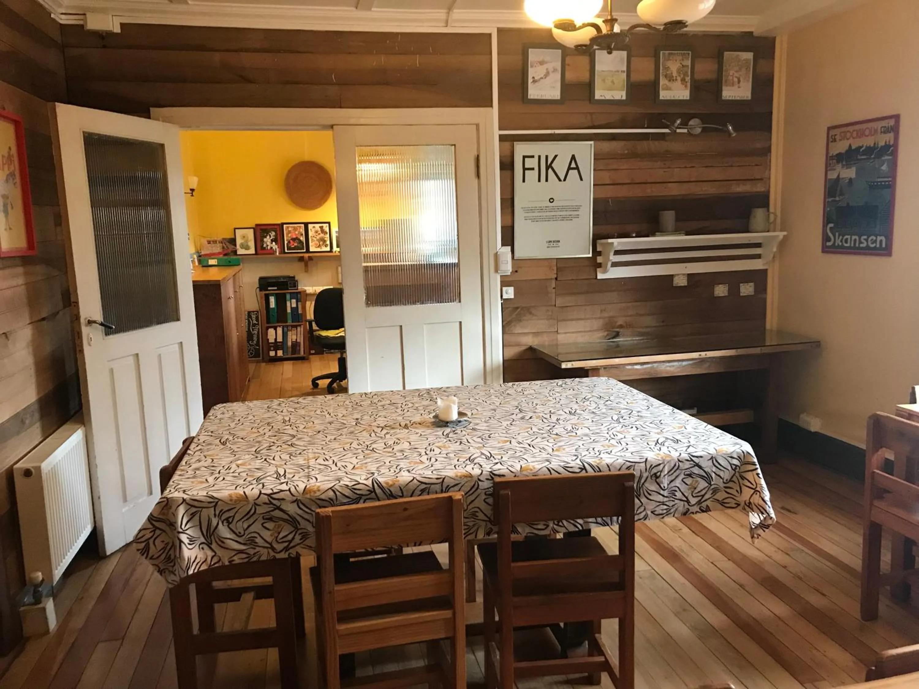Dining area in Hostal Compass del Sur
