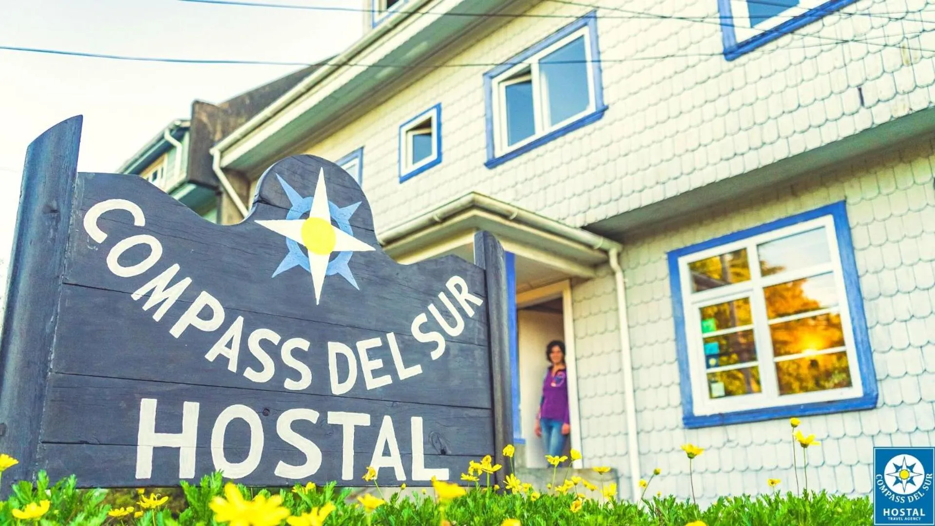 Facade/entrance in Hostal Compass del Sur