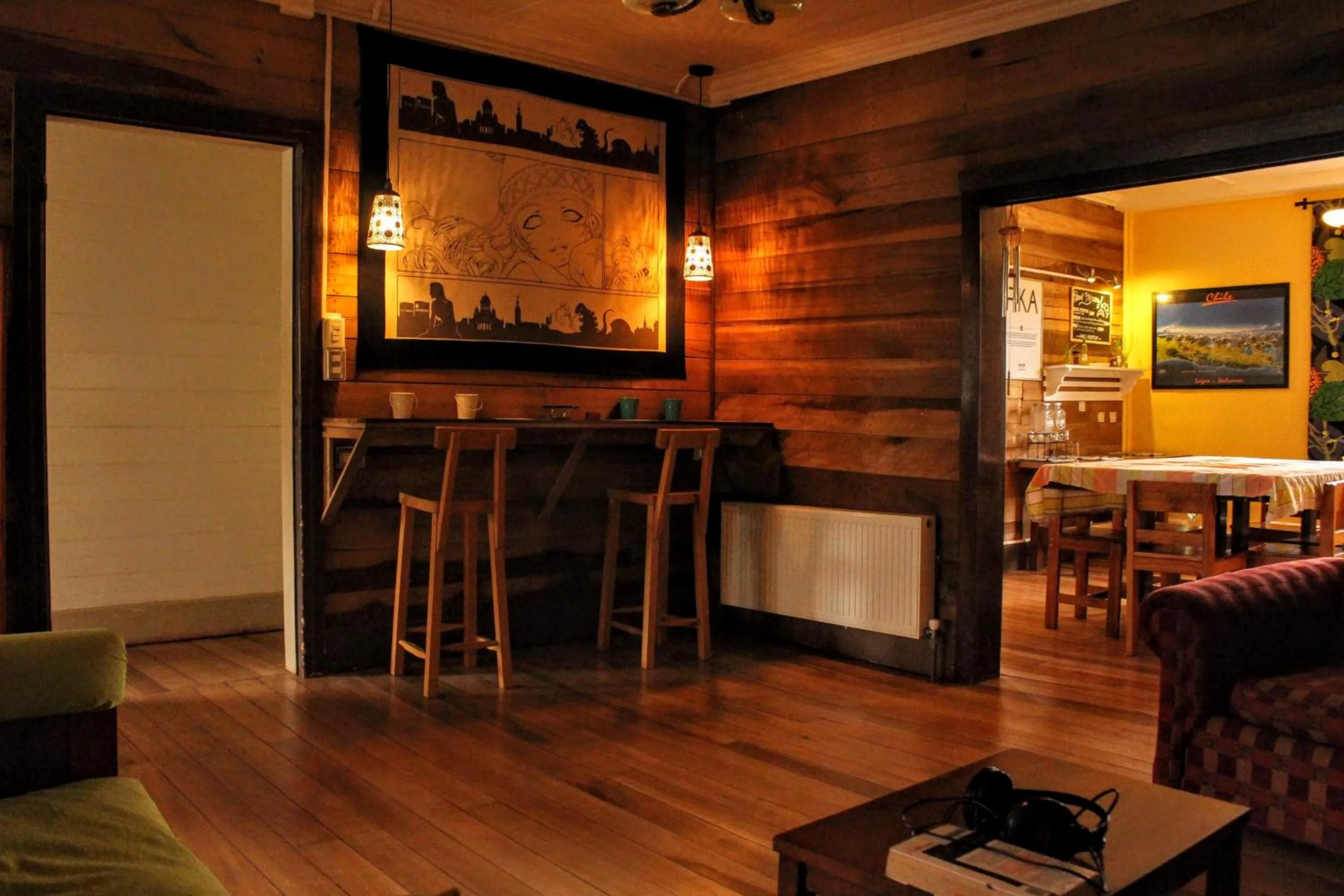 Communal lounge/ TV room in Hostal Compass del Sur