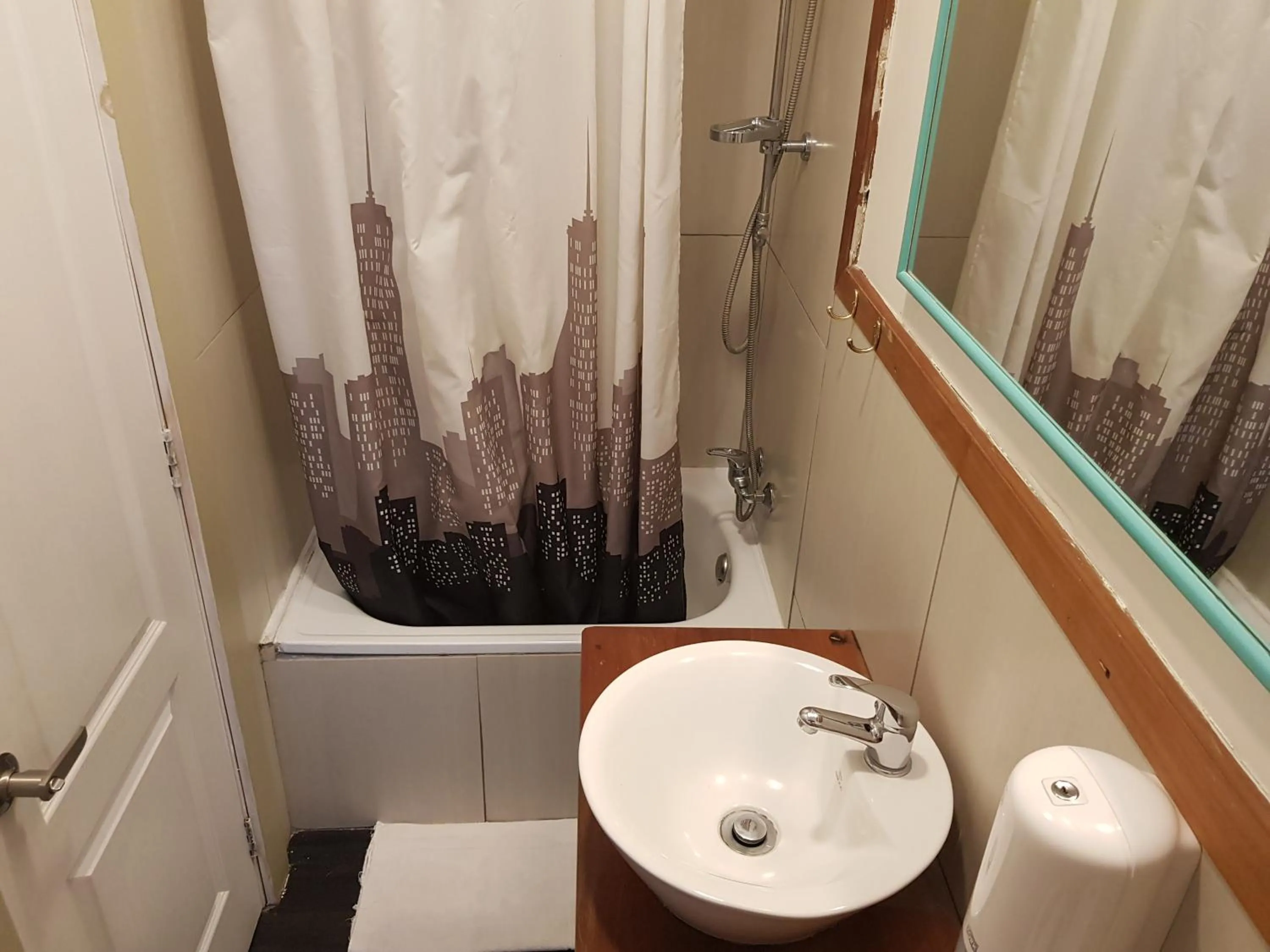 Bathroom in Hostal Compass del Sur