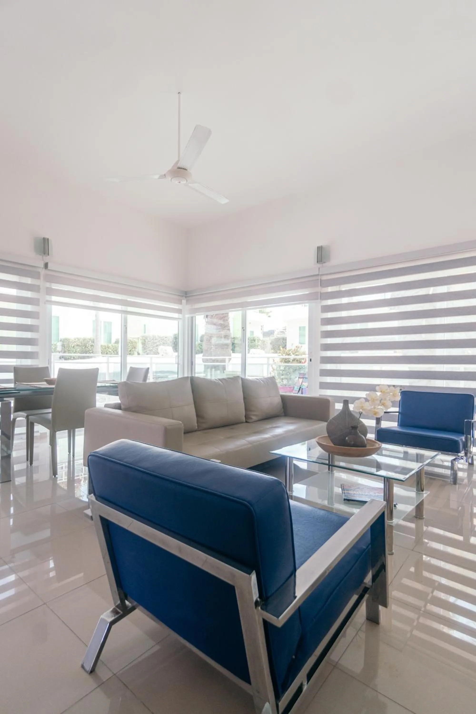 Seating area in Piscadera Harbour Village