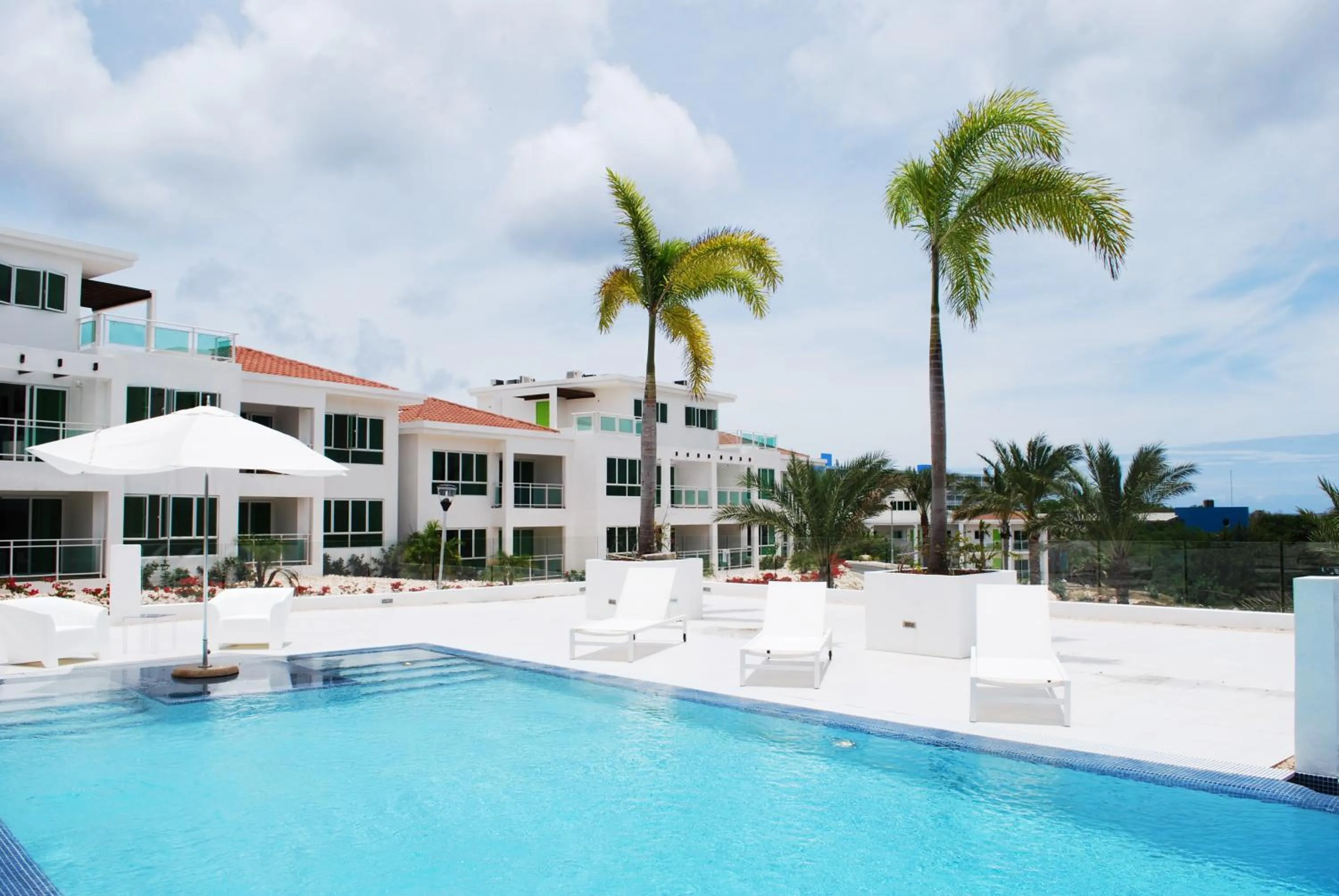Swimming pool in Piscadera Harbour Village