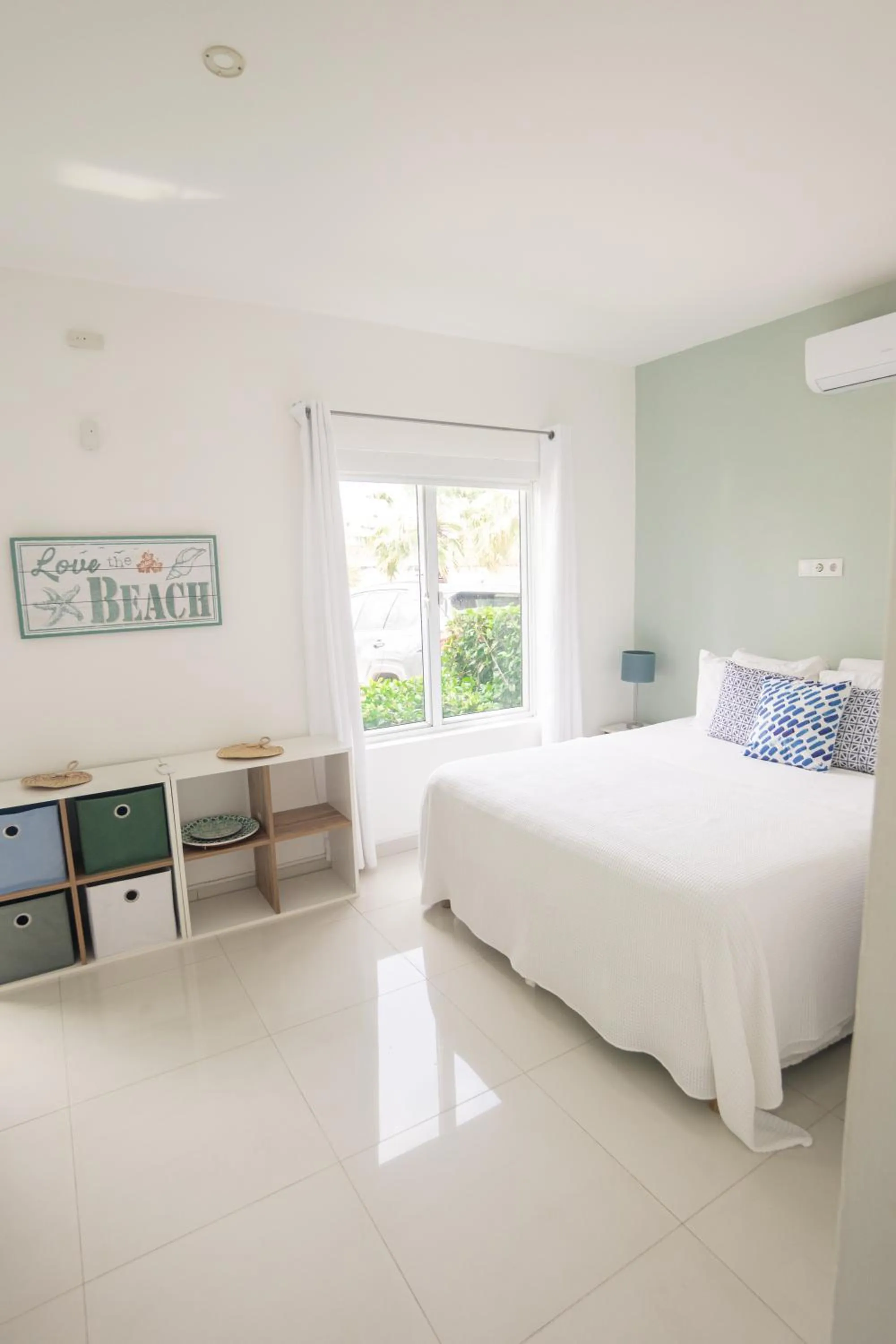 Bed in Piscadera Harbour Village