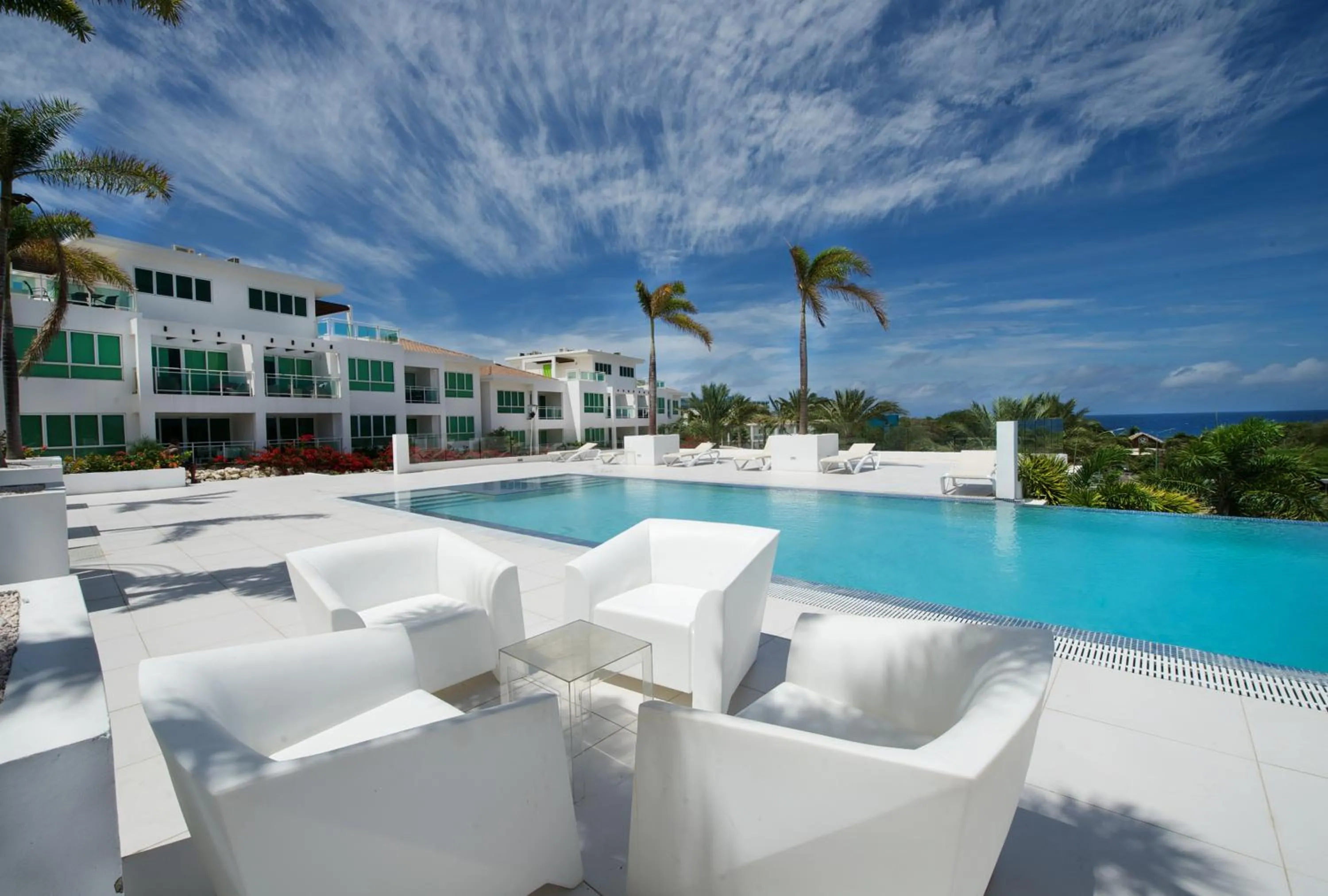 Swimming pool in Piscadera Harbour Village