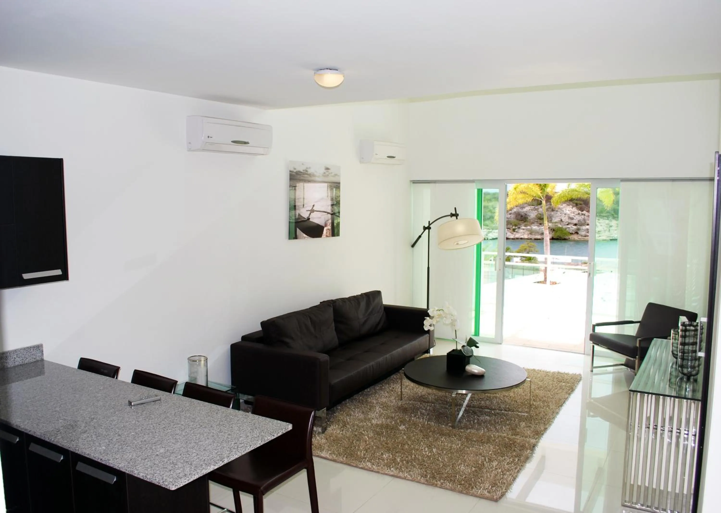 TV and multimedia in Piscadera Harbour Village