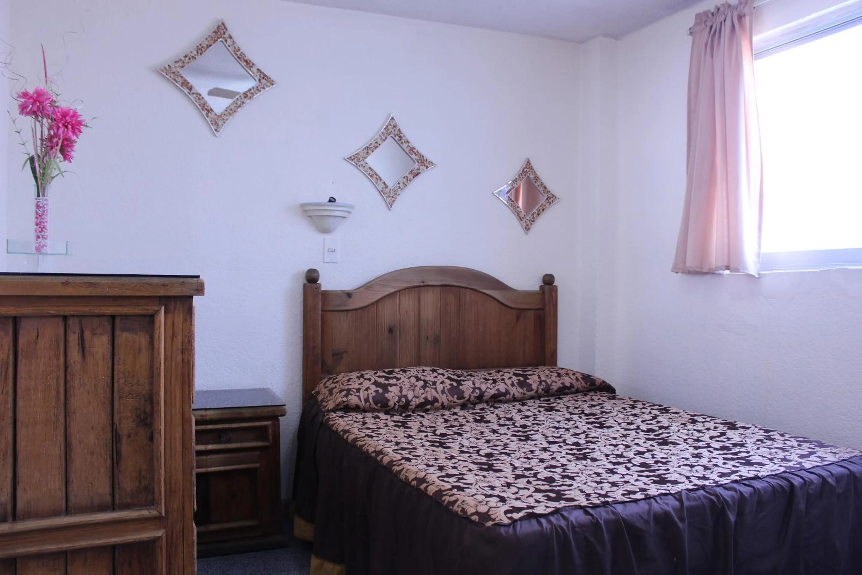 Bedroom, Bed in Hotel Plaza Aleman