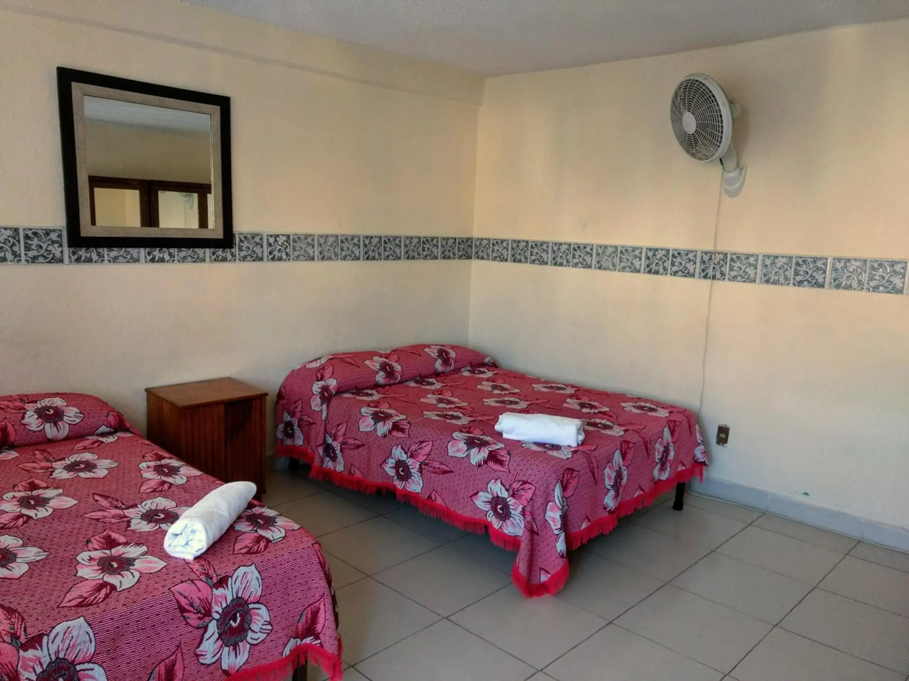 Standard Family Room in Hotel Plaza Aleman Standard Family Room in Hotel Plaza Aleman