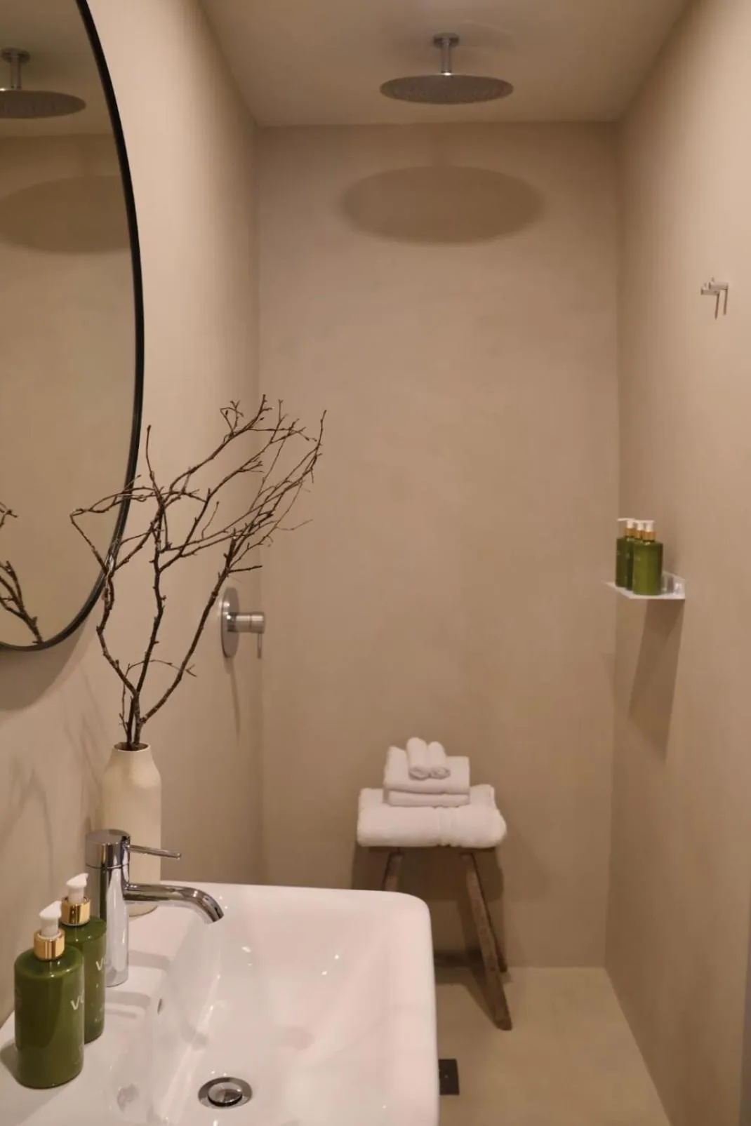 Shower in Fiddle + Bow Hotel