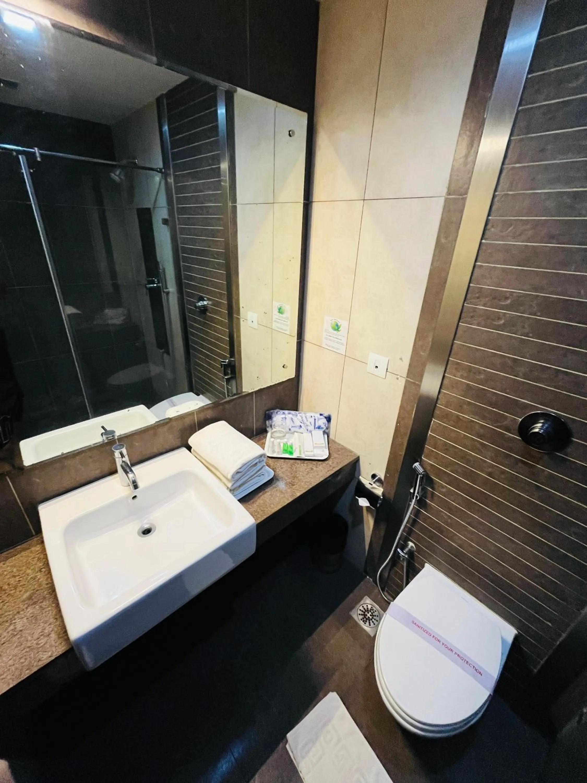 Toilet in Hotel Abhimaani Vasathi, Rajajinagar