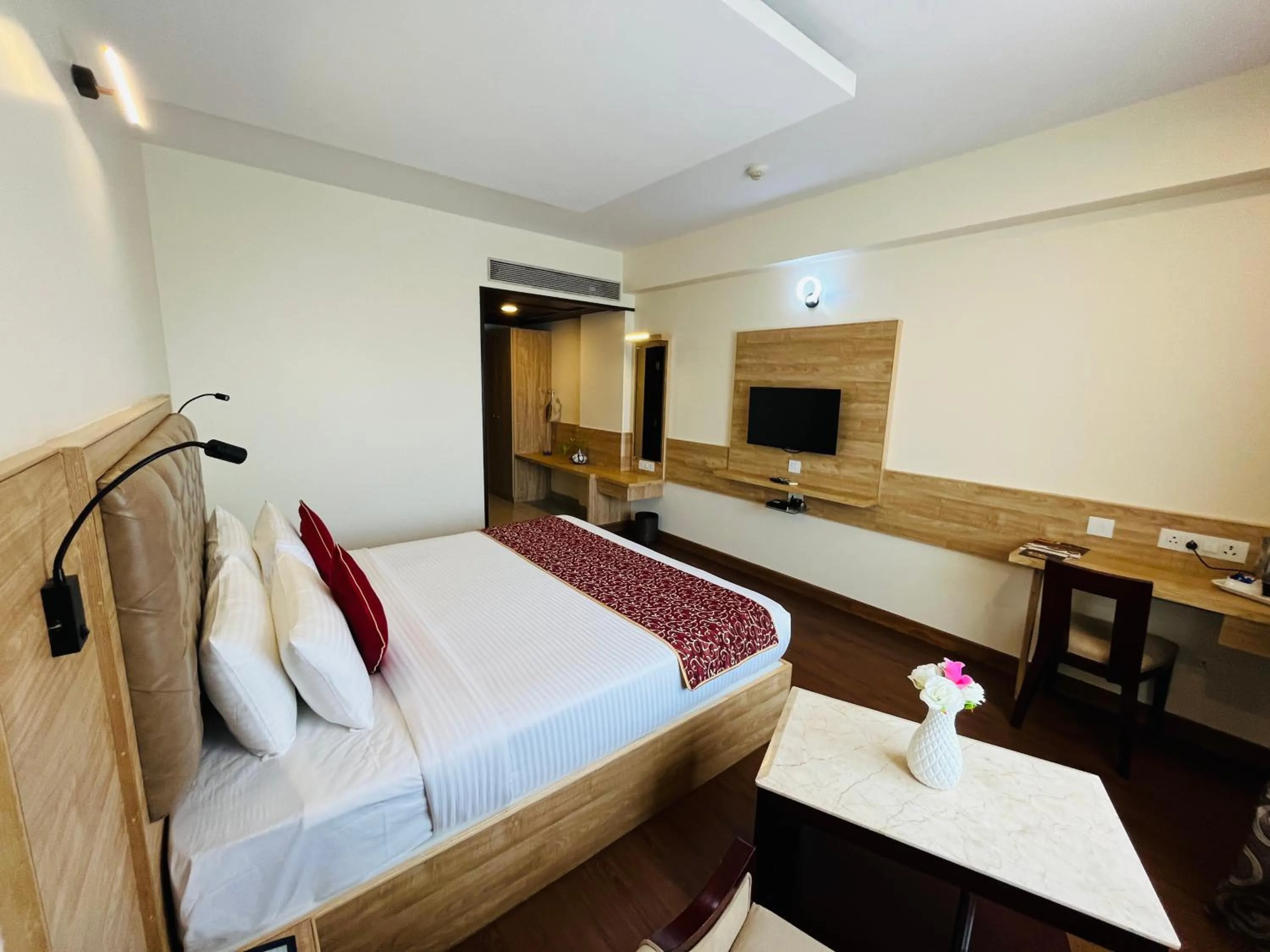 Bedroom, Bed in Hotel Abhimaani Vasathi, Rajajinagar