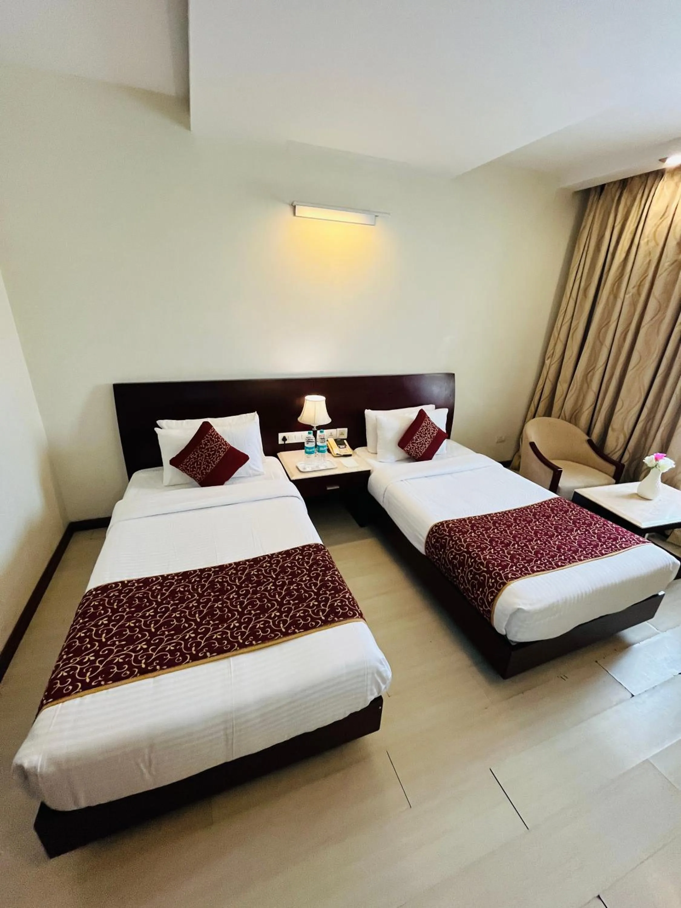 Bedroom, Bed in Hotel Abhimaani Vasathi, Rajajinagar