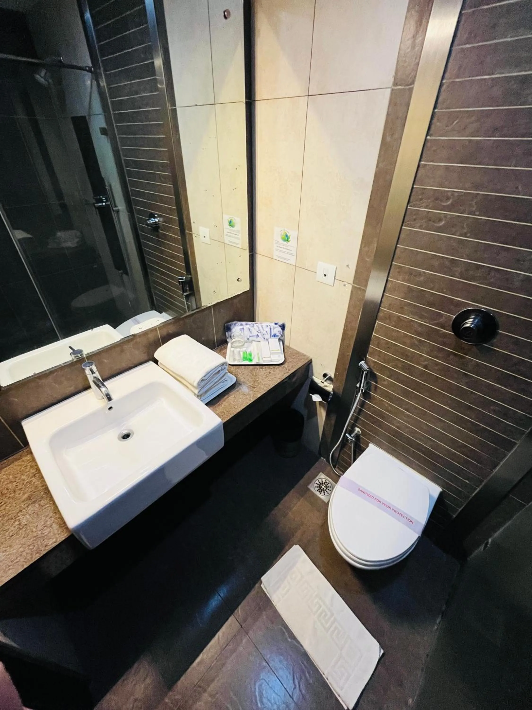 Toilet in Hotel Abhimaani Vasathi, Rajajinagar