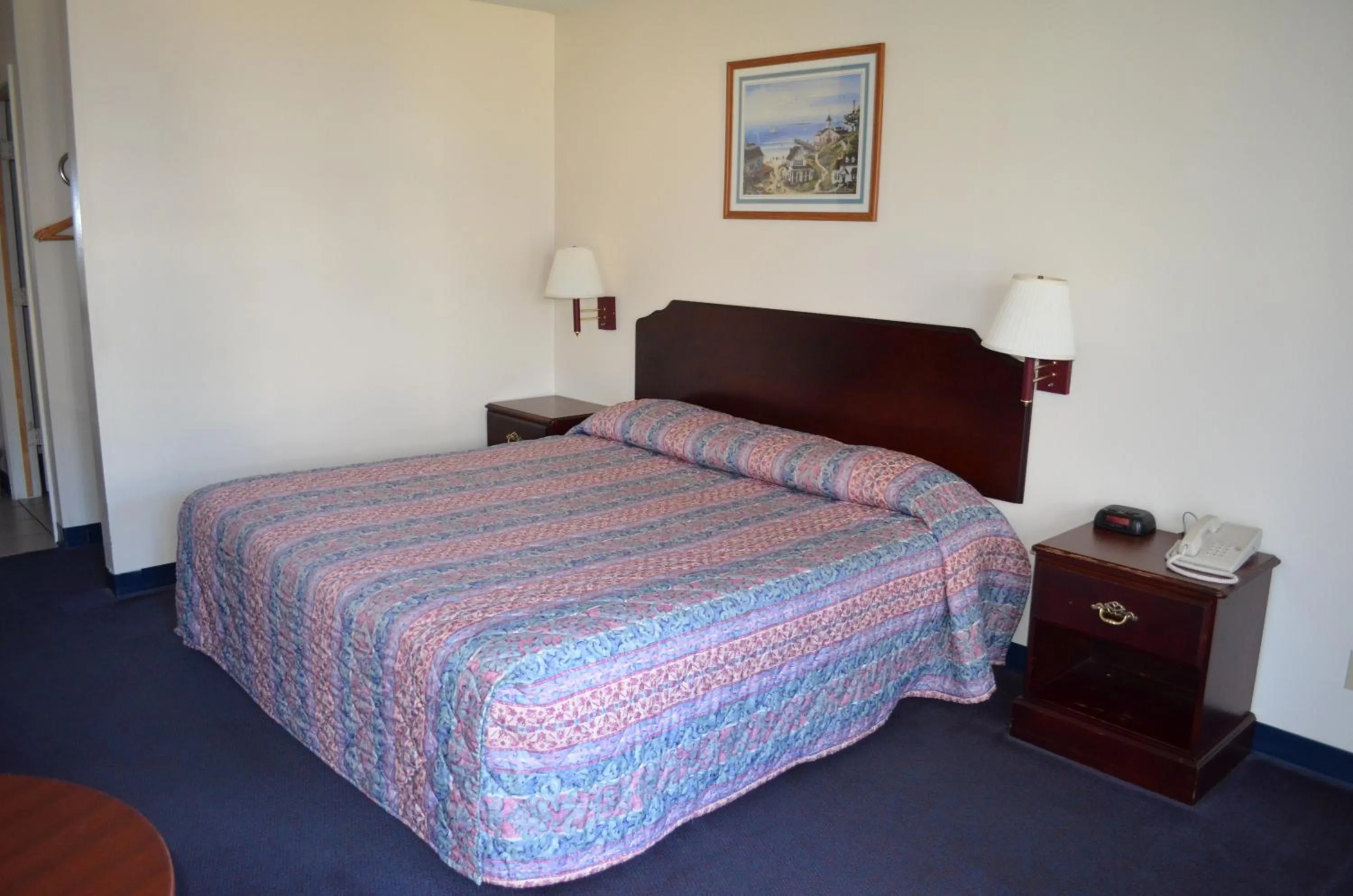 King Room - single occupancy - Non-Smoking in American Inn and Suites White Hall