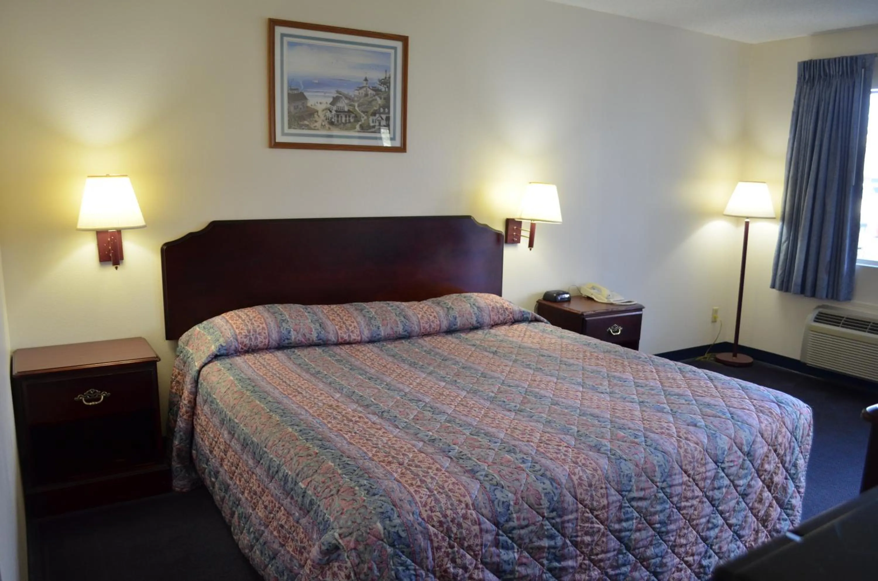 King Room - Smoking  in American Inn and Suites White Hall