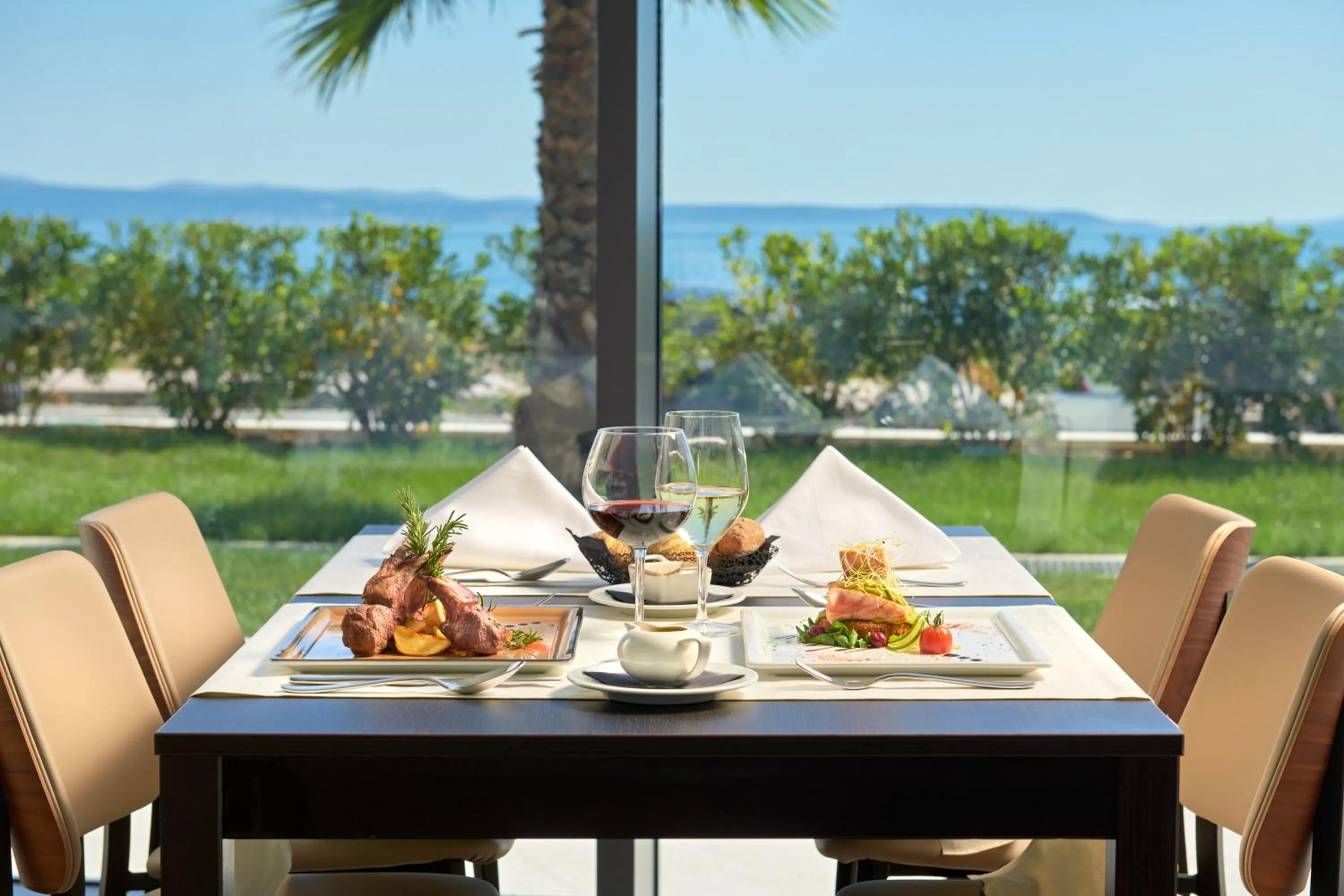 Food and drinks in Amphora Hotel