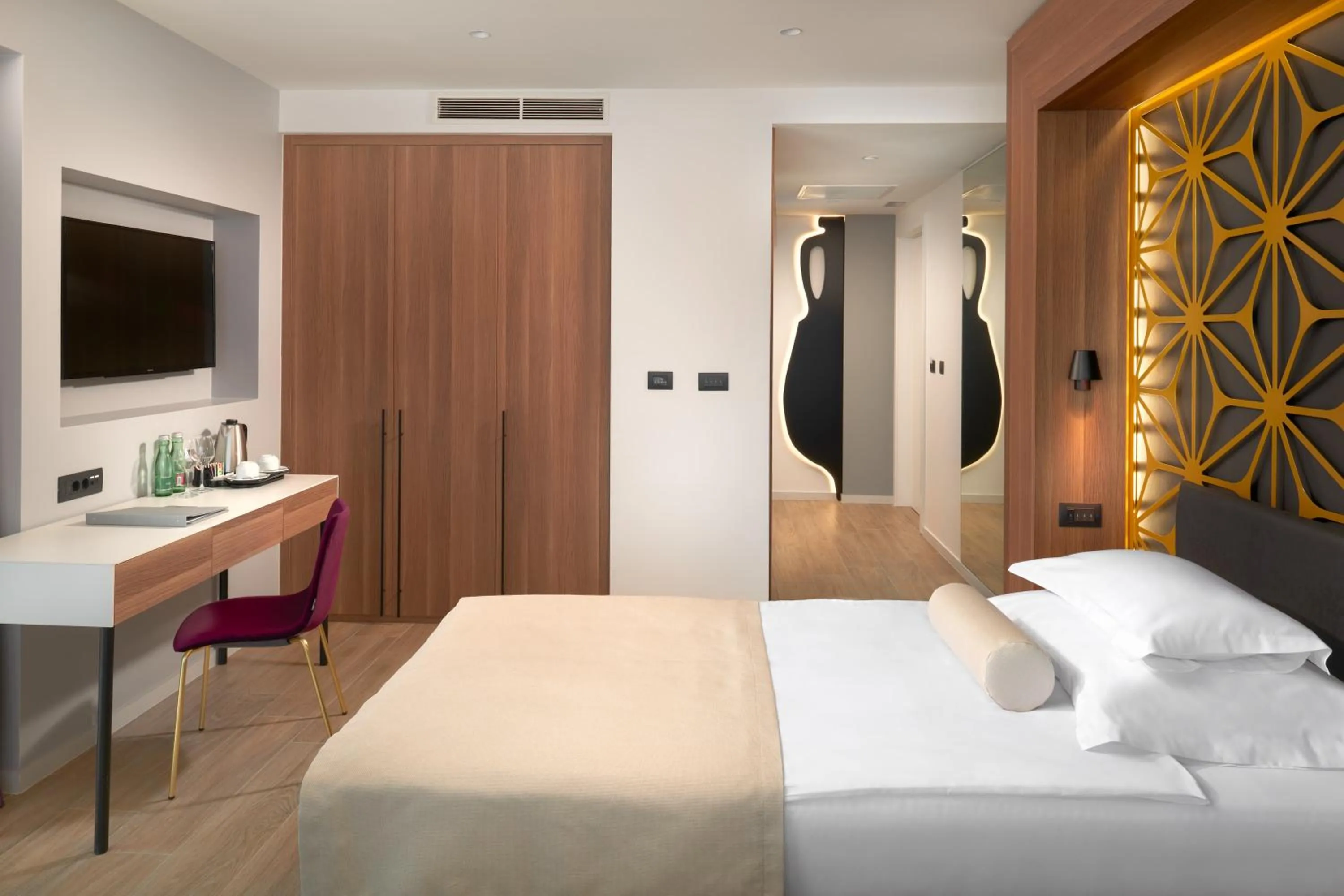 Bedroom, Bed in Amphora Hotel