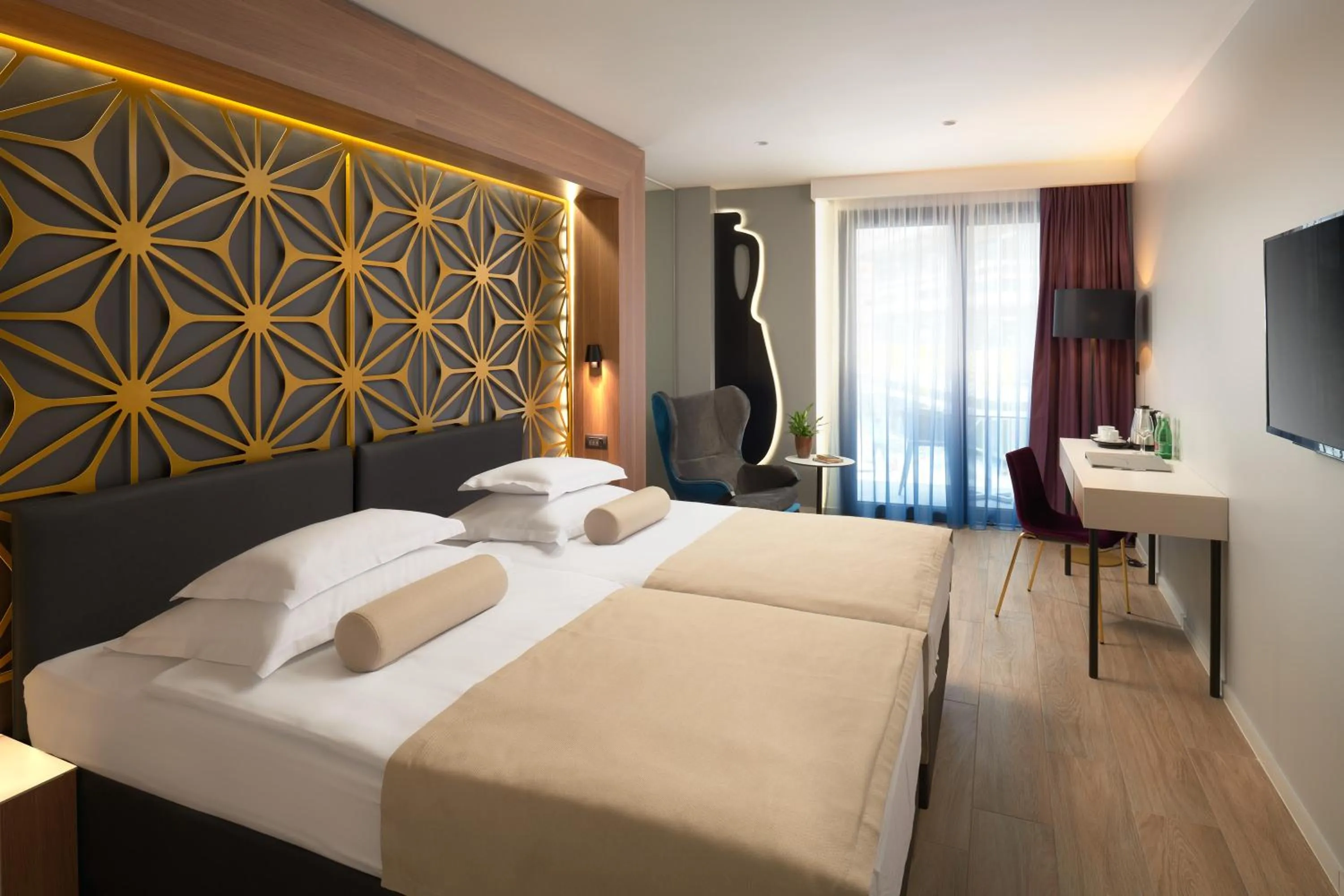 Bedroom, Bed in Amphora Hotel