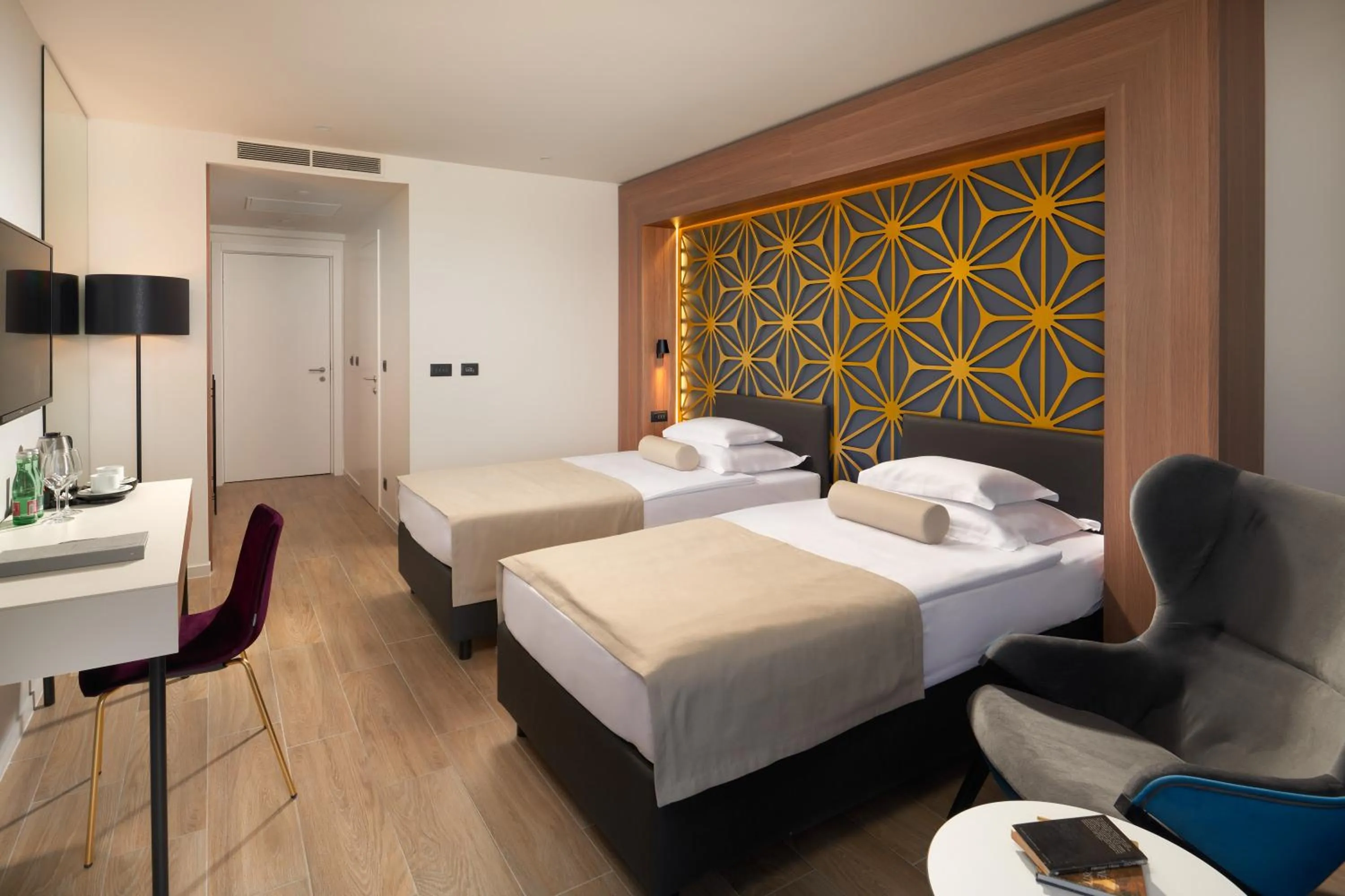 Bedroom, Bed in Amphora Hotel