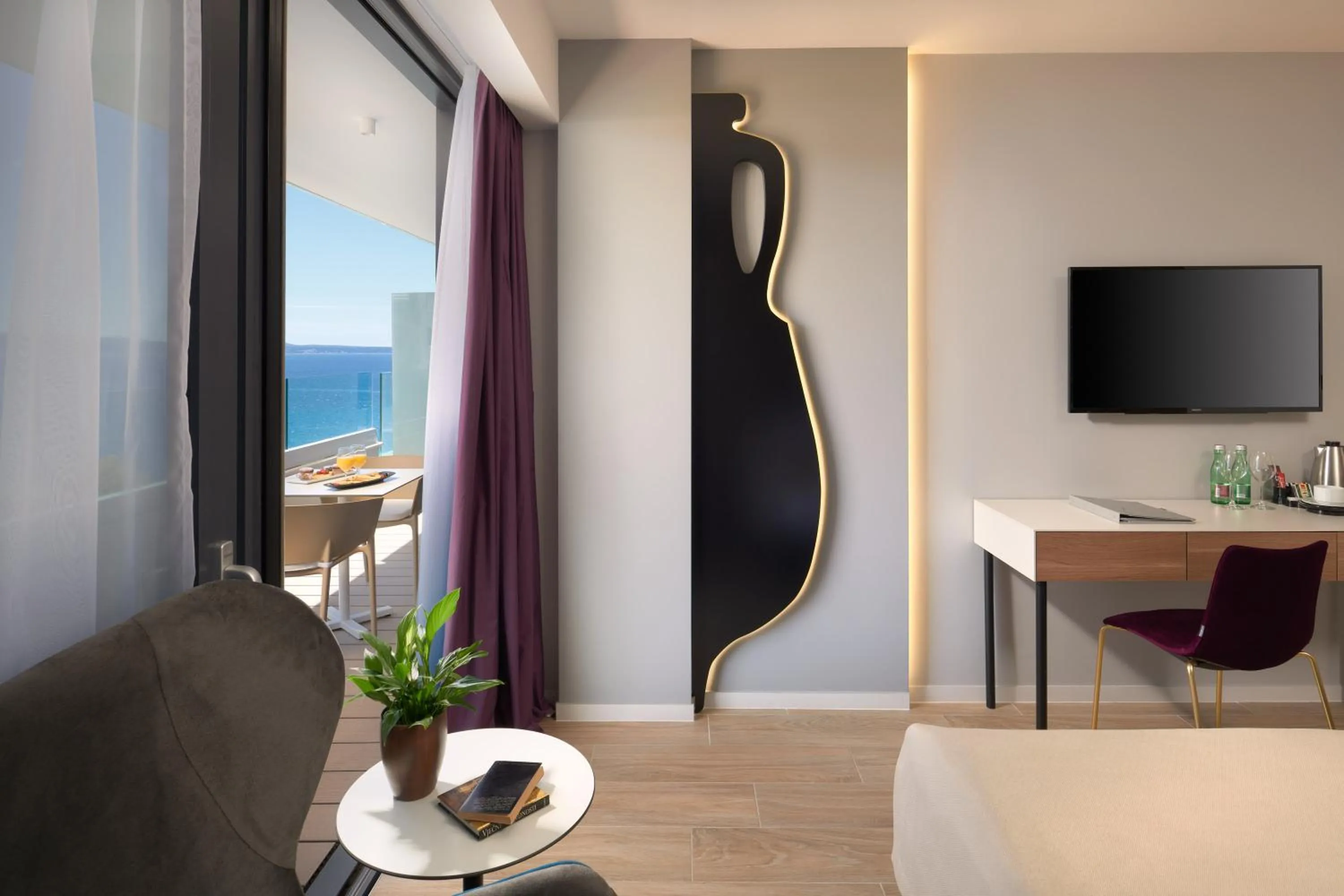 Living room in Amphora Hotel