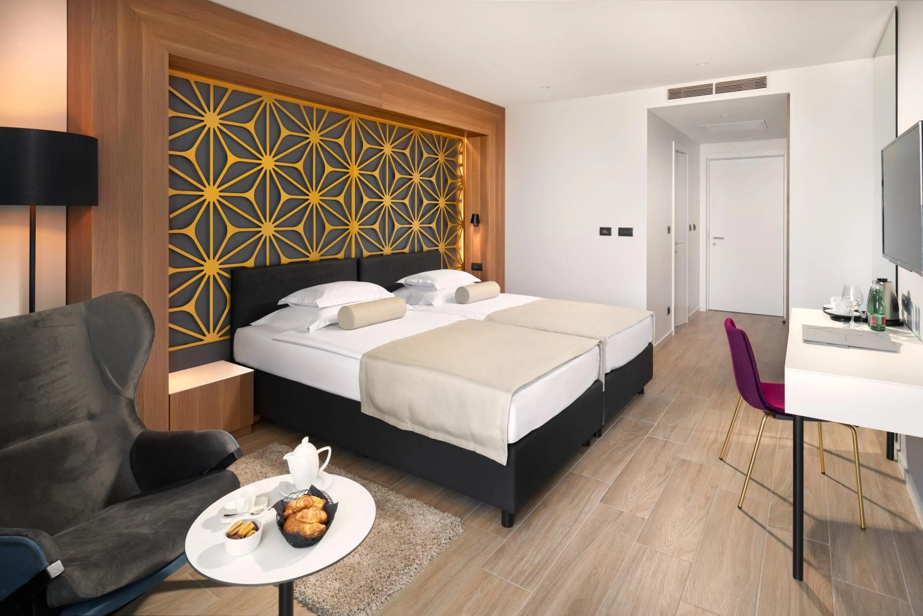 Photo of the whole room, Bed in Amphora Hotel