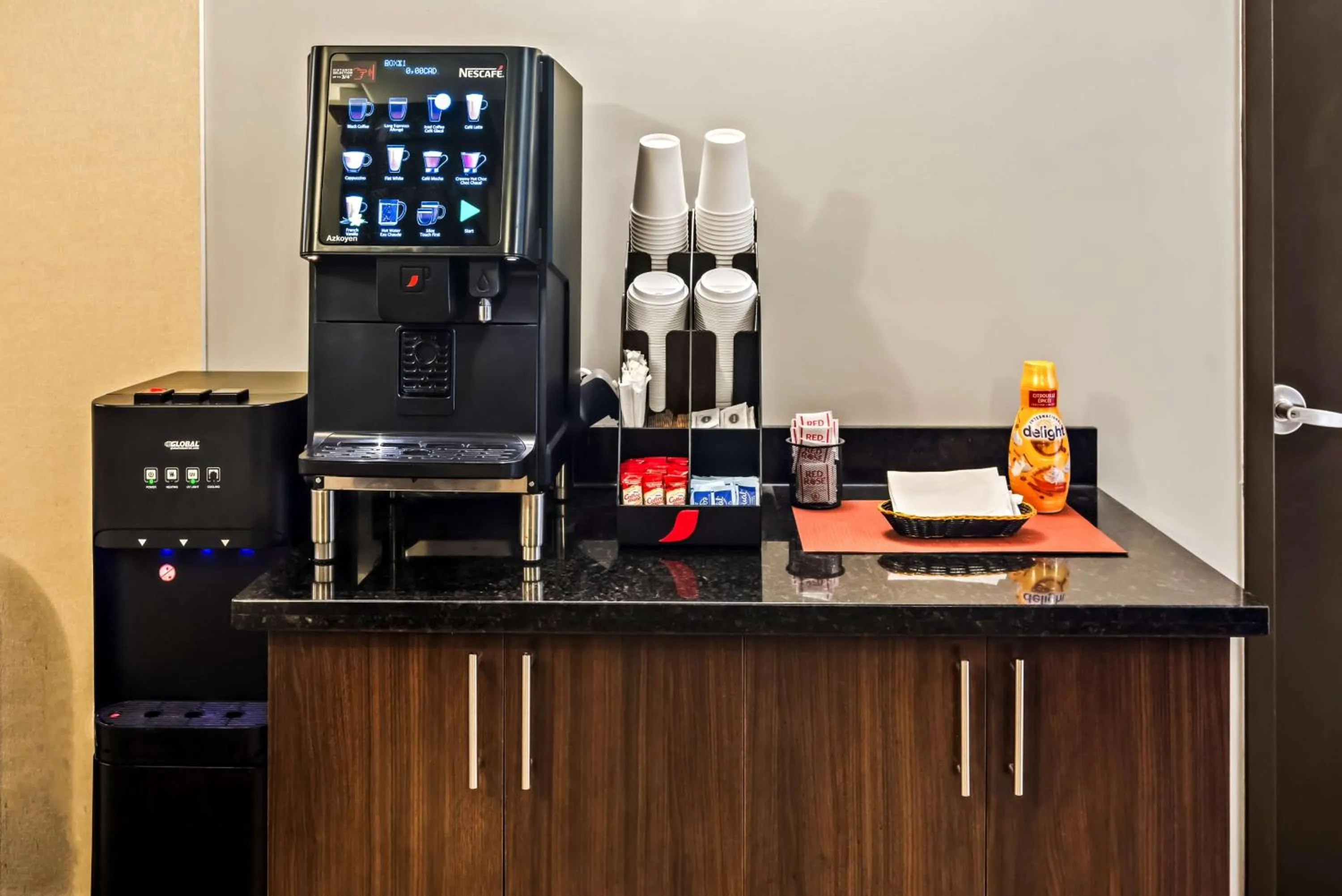 Breakfast in Best Western Plus Pitt Meadows Inn &amp; Suites