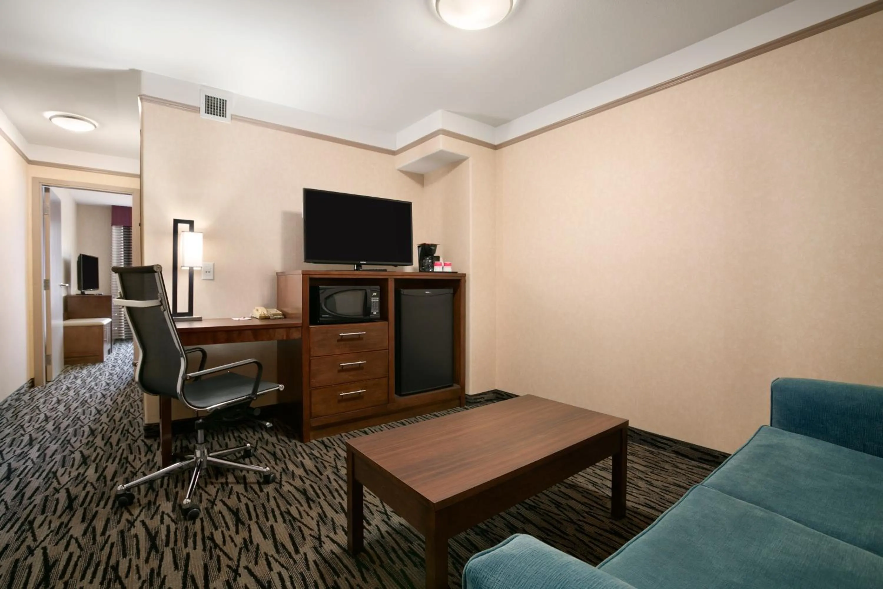 Shower in Best Western Plus Pitt Meadows Inn &amp; Suites