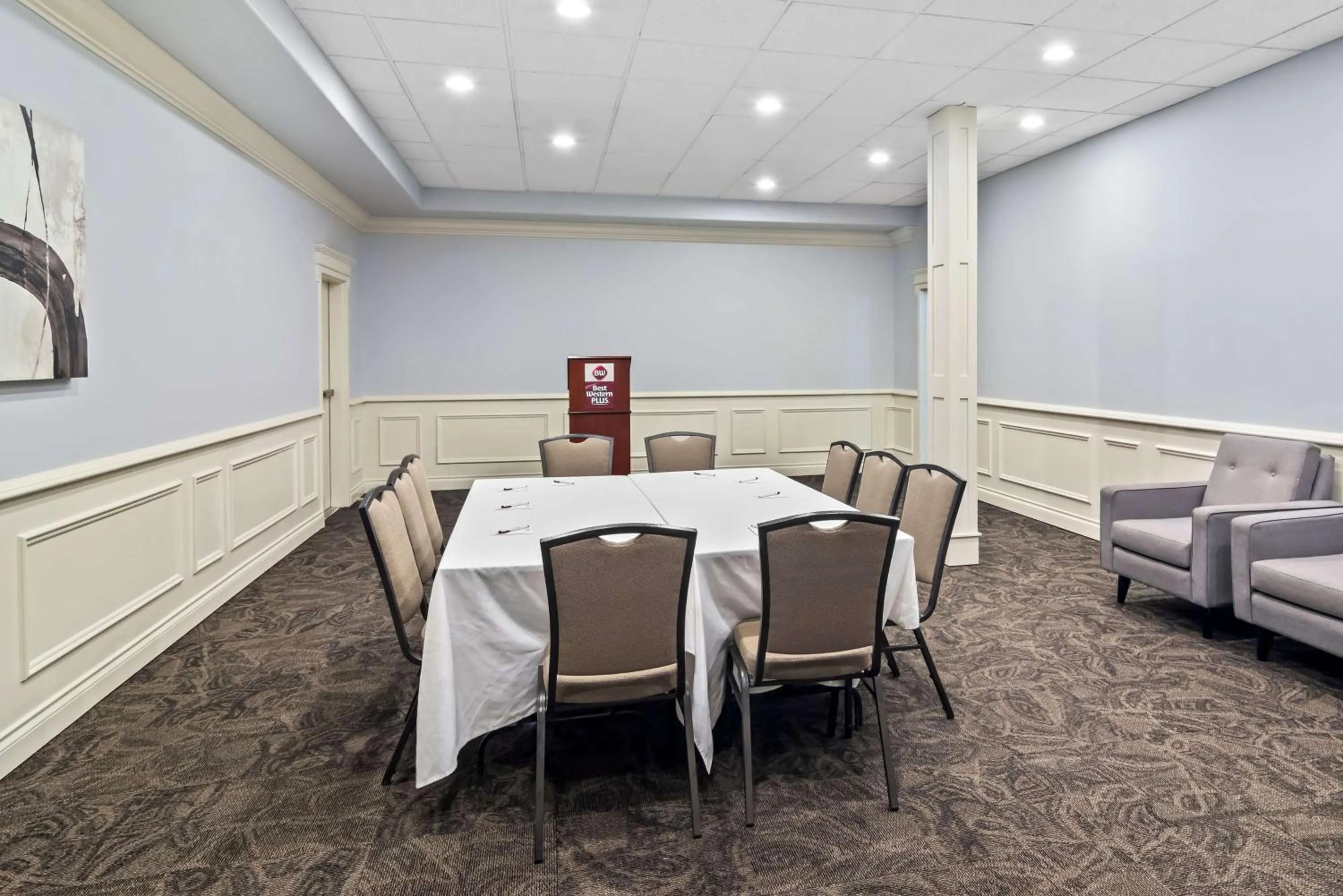Meeting/conference room in Best Western Plus Pitt Meadows Inn &amp; Suites