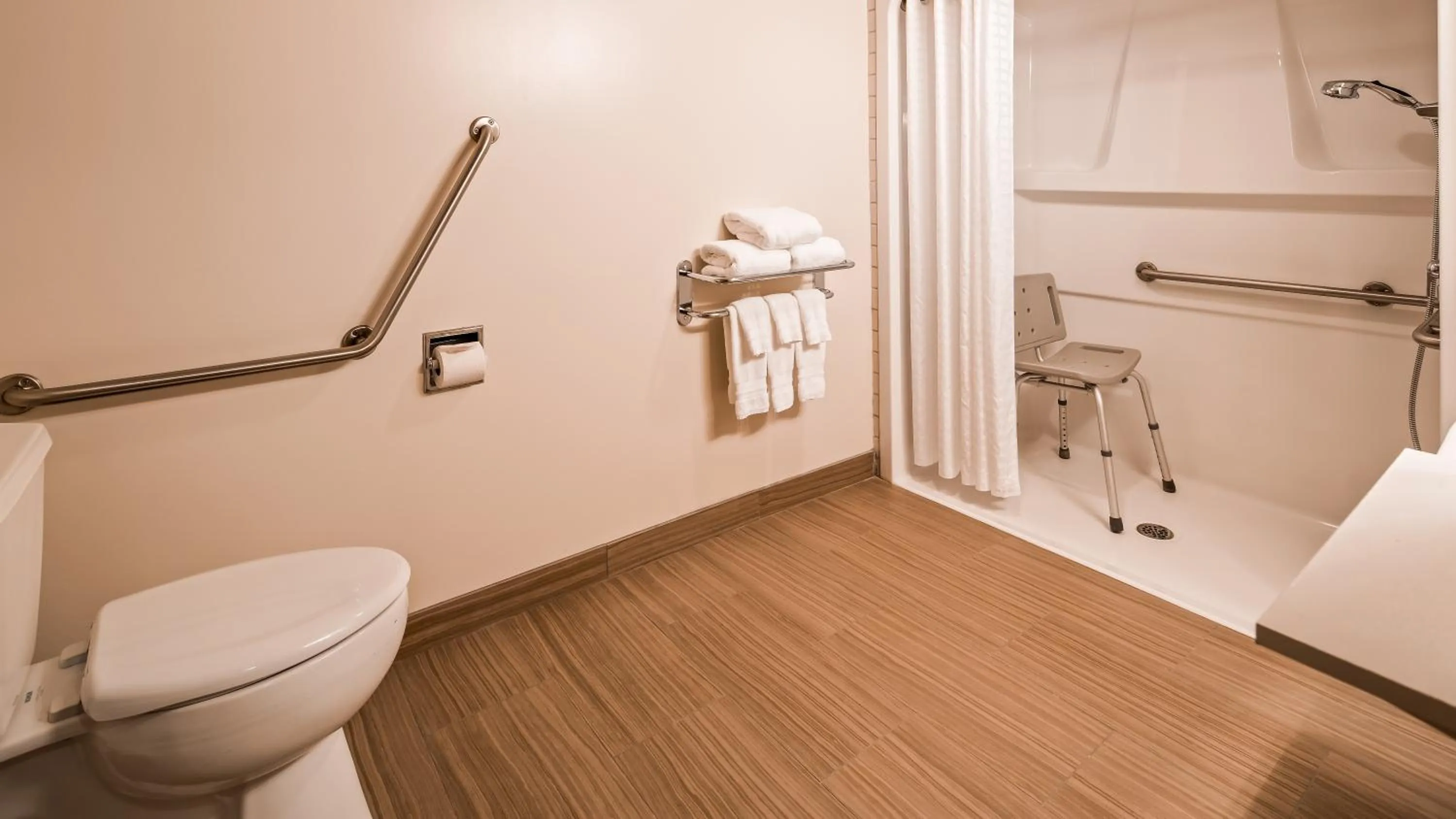 Restaurant/places to eat in Best Western Plus Pitt Meadows Inn &amp; Suites