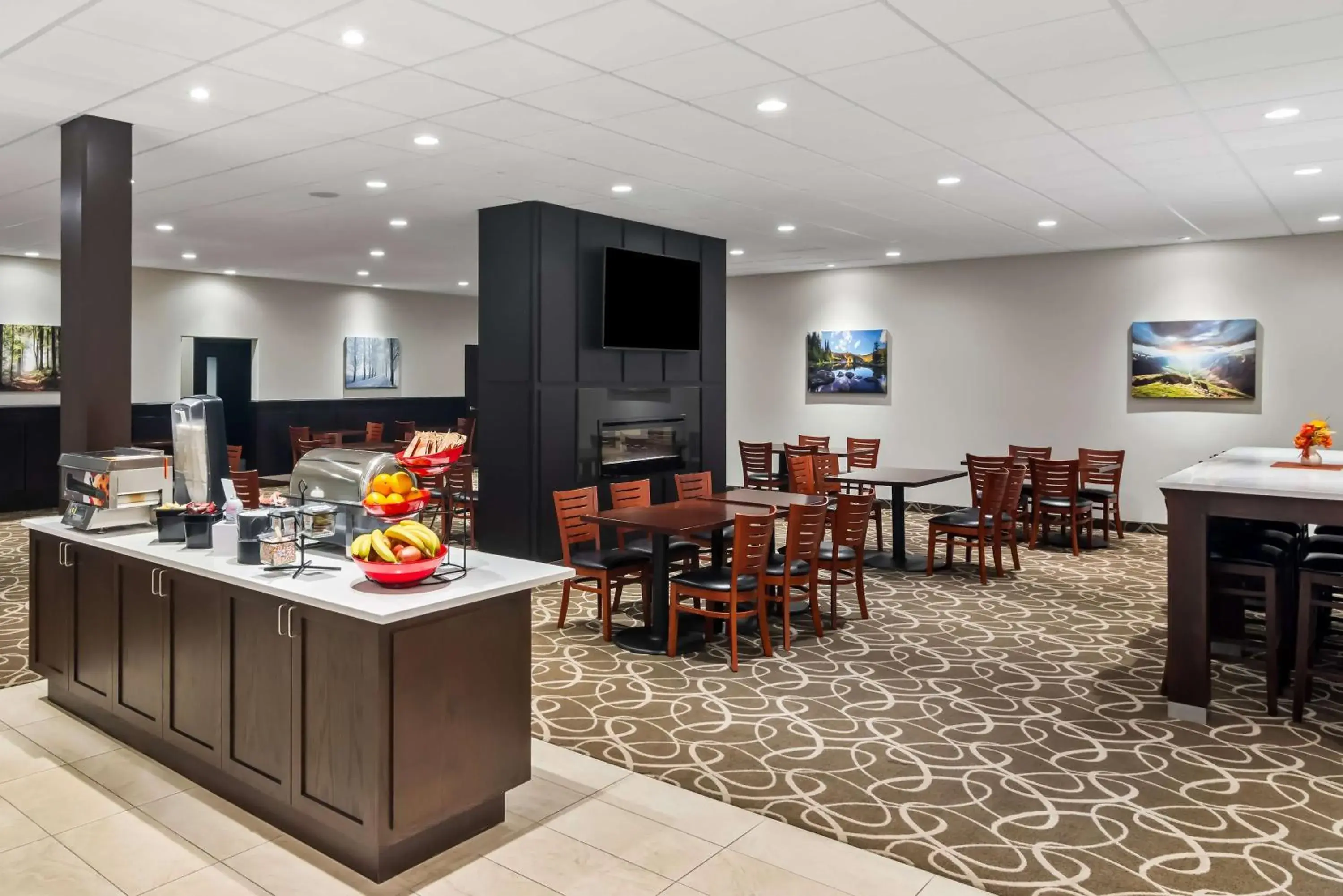 Breakfast in Best Western Plus Pitt Meadows Inn & Suites Breakfast in Best Western Plus Pitt Meadows Inn & Suites