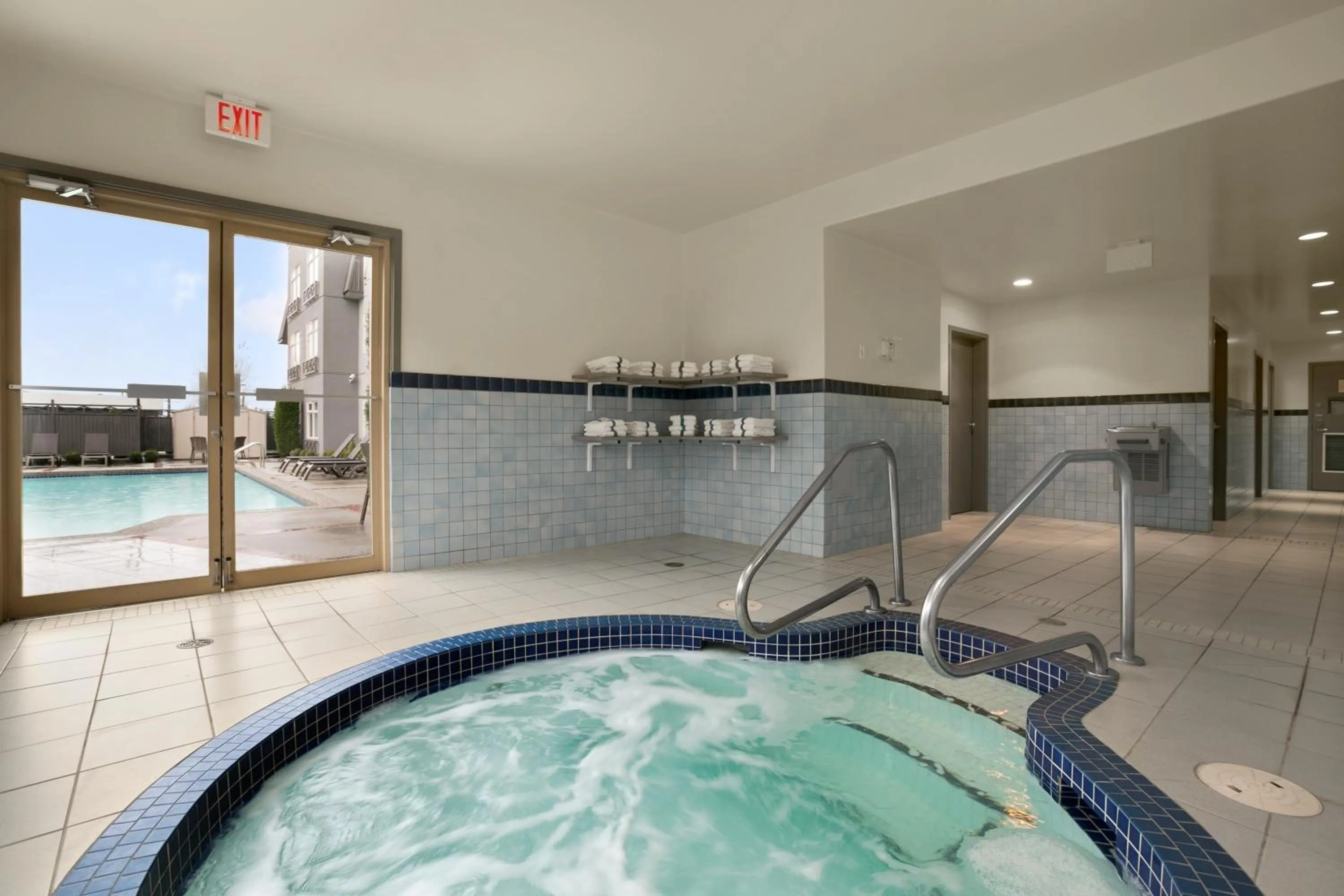 Day in Best Western Plus Pitt Meadows Inn &amp; Suites