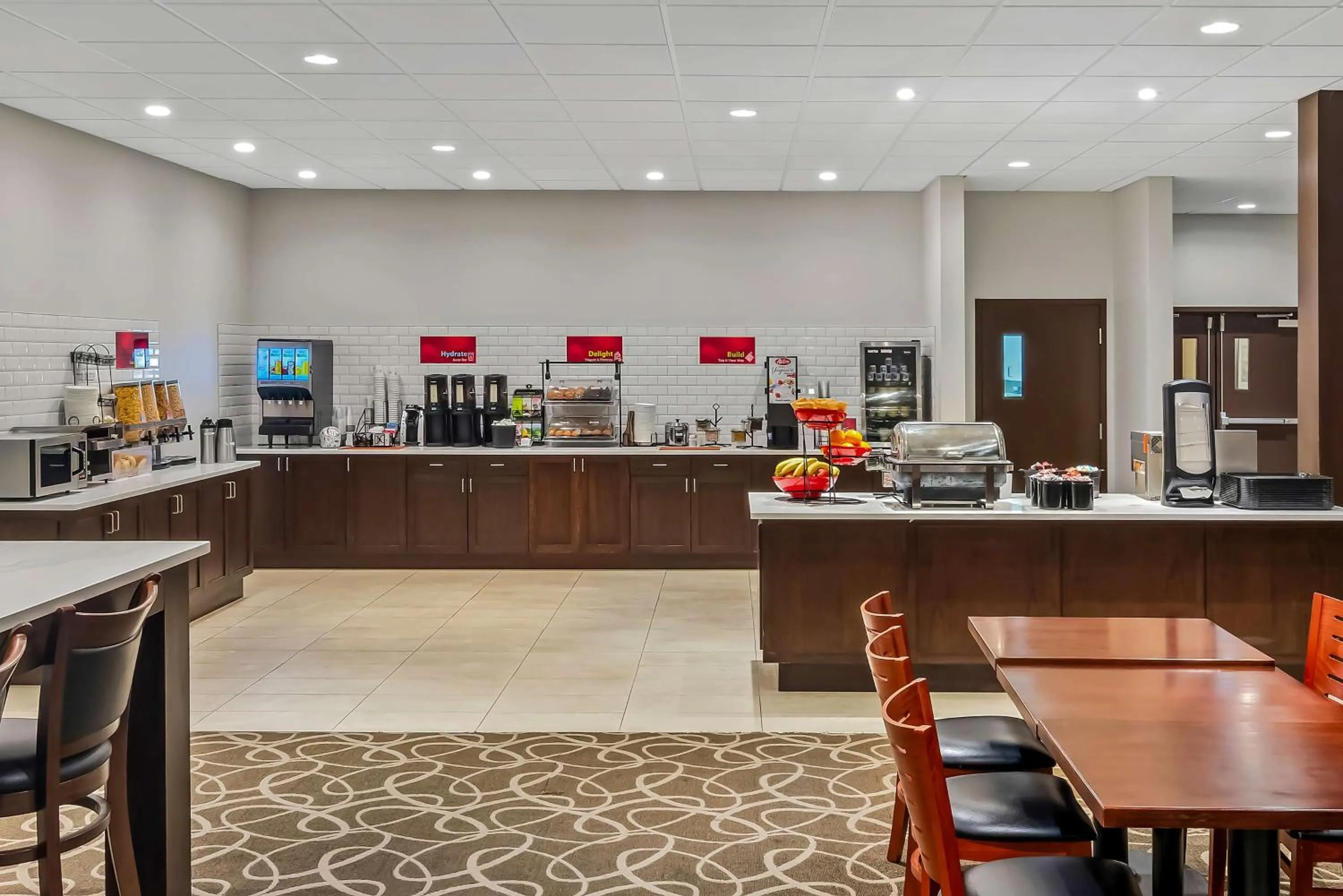 Breakfast in Best Western Plus Pitt Meadows Inn &amp; Suites