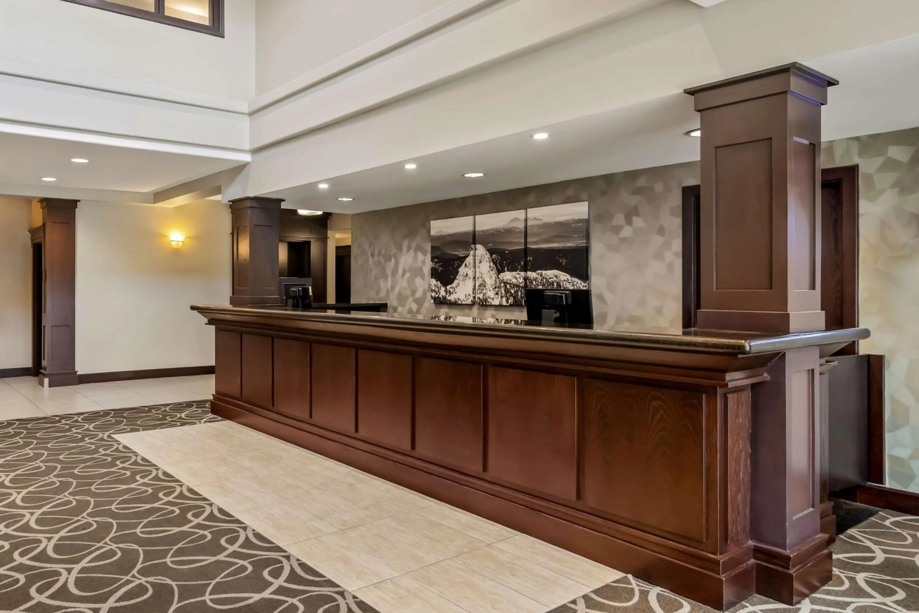 Lobby or reception in Best Western Plus Pitt Meadows Inn &amp; Suites