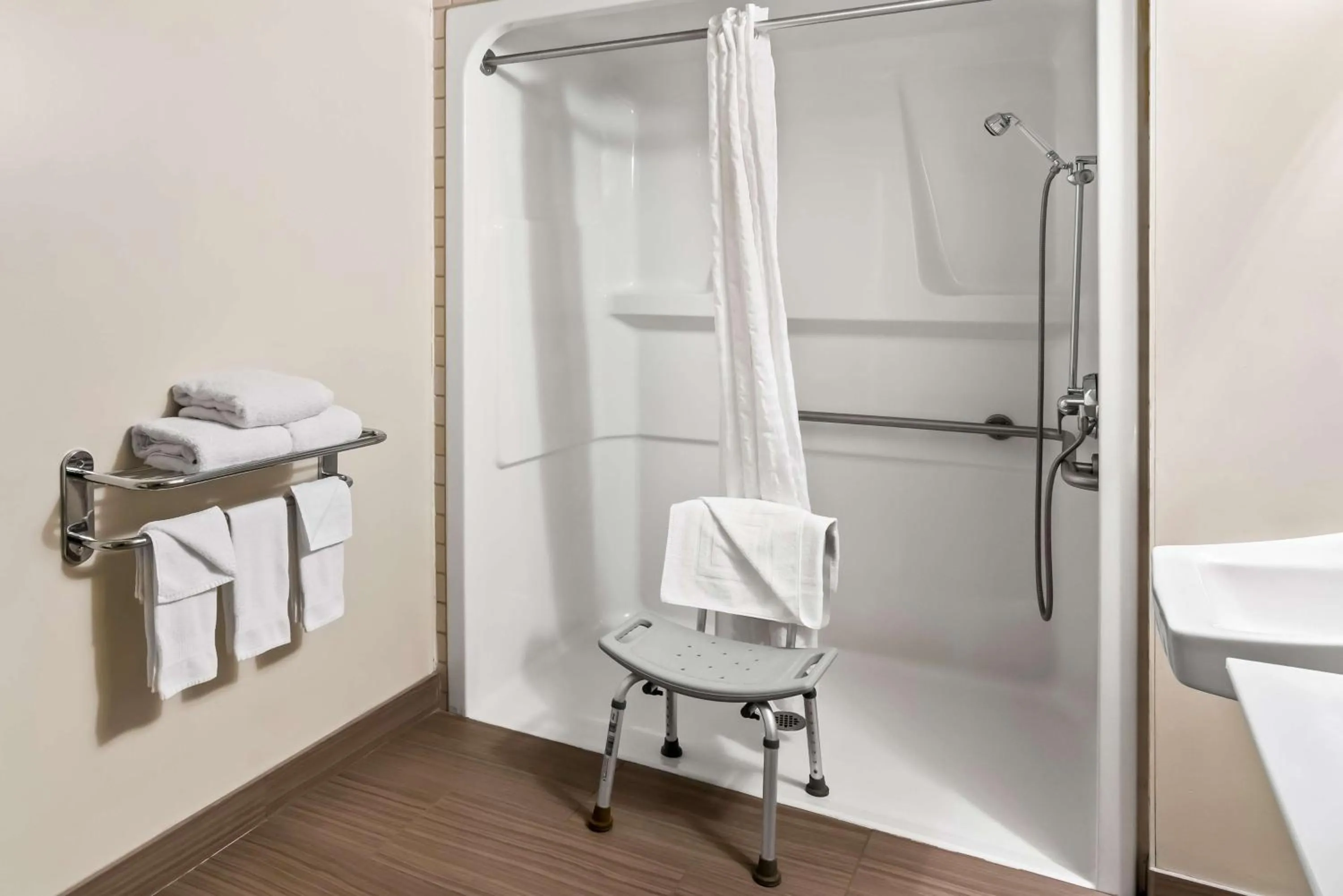 Bathroom in Best Western Plus Pitt Meadows Inn &amp; Suites