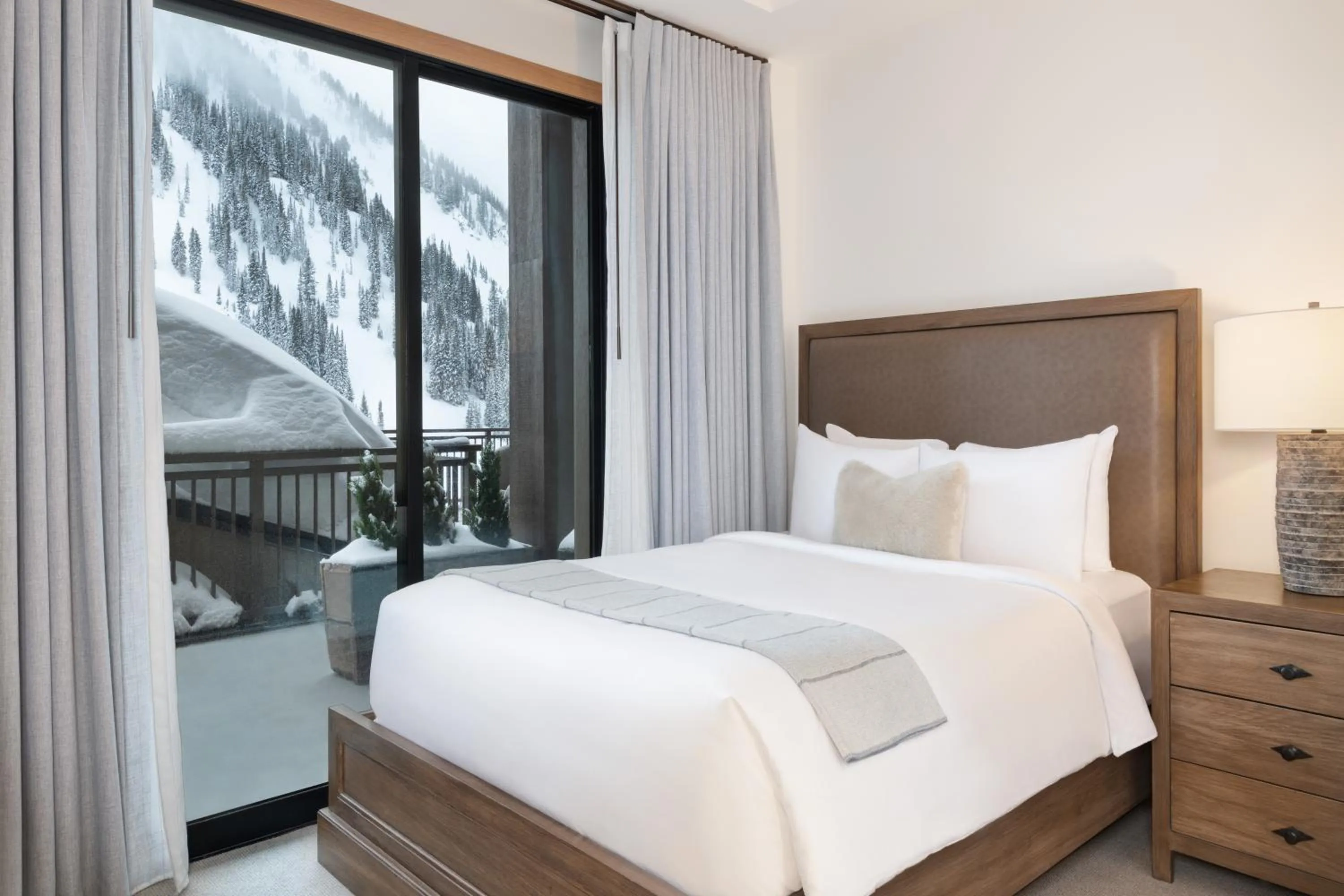 Bedroom, Bed in The Snowpine Lodge