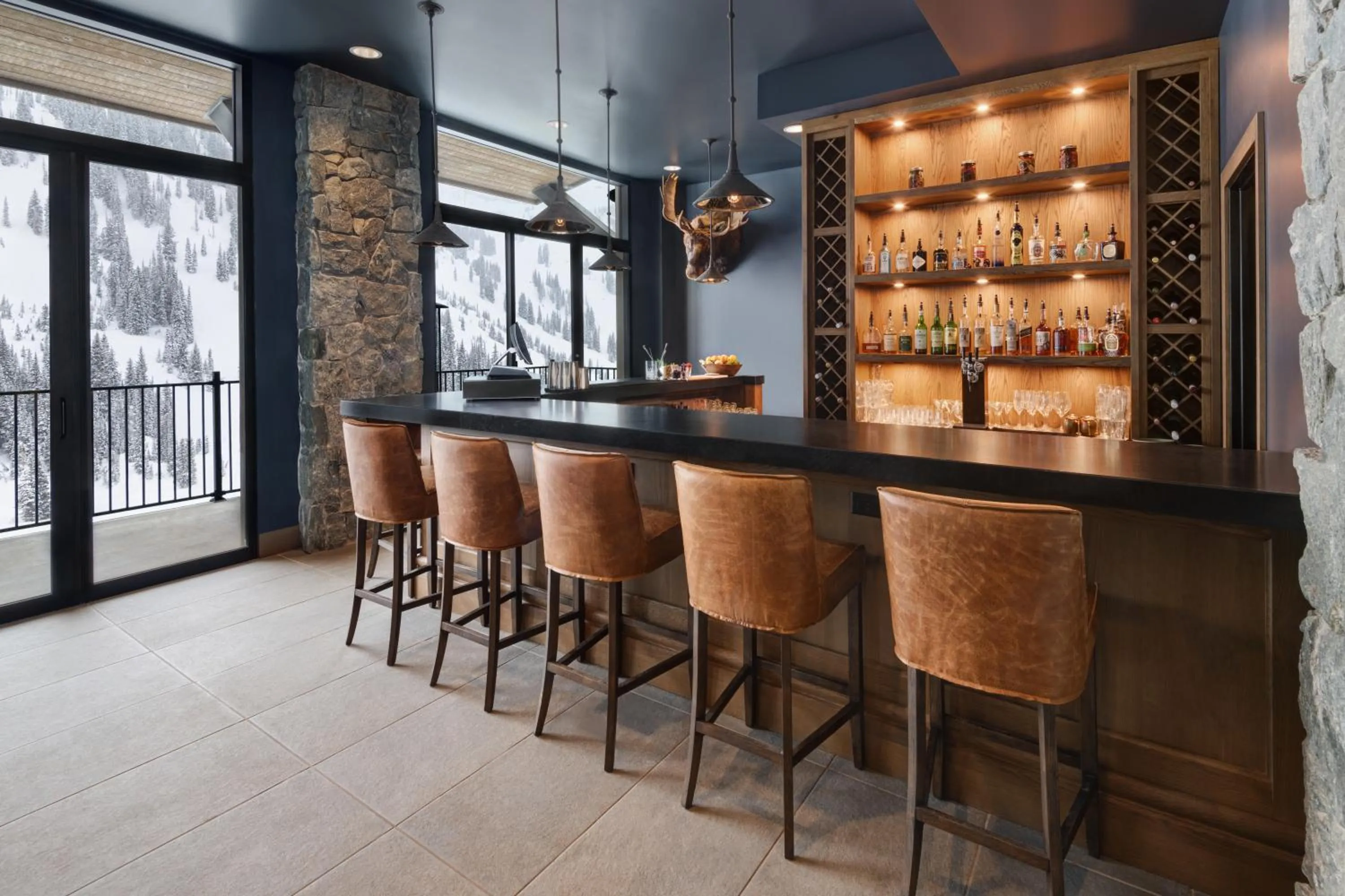 Lounge or bar in The Snowpine Lodge