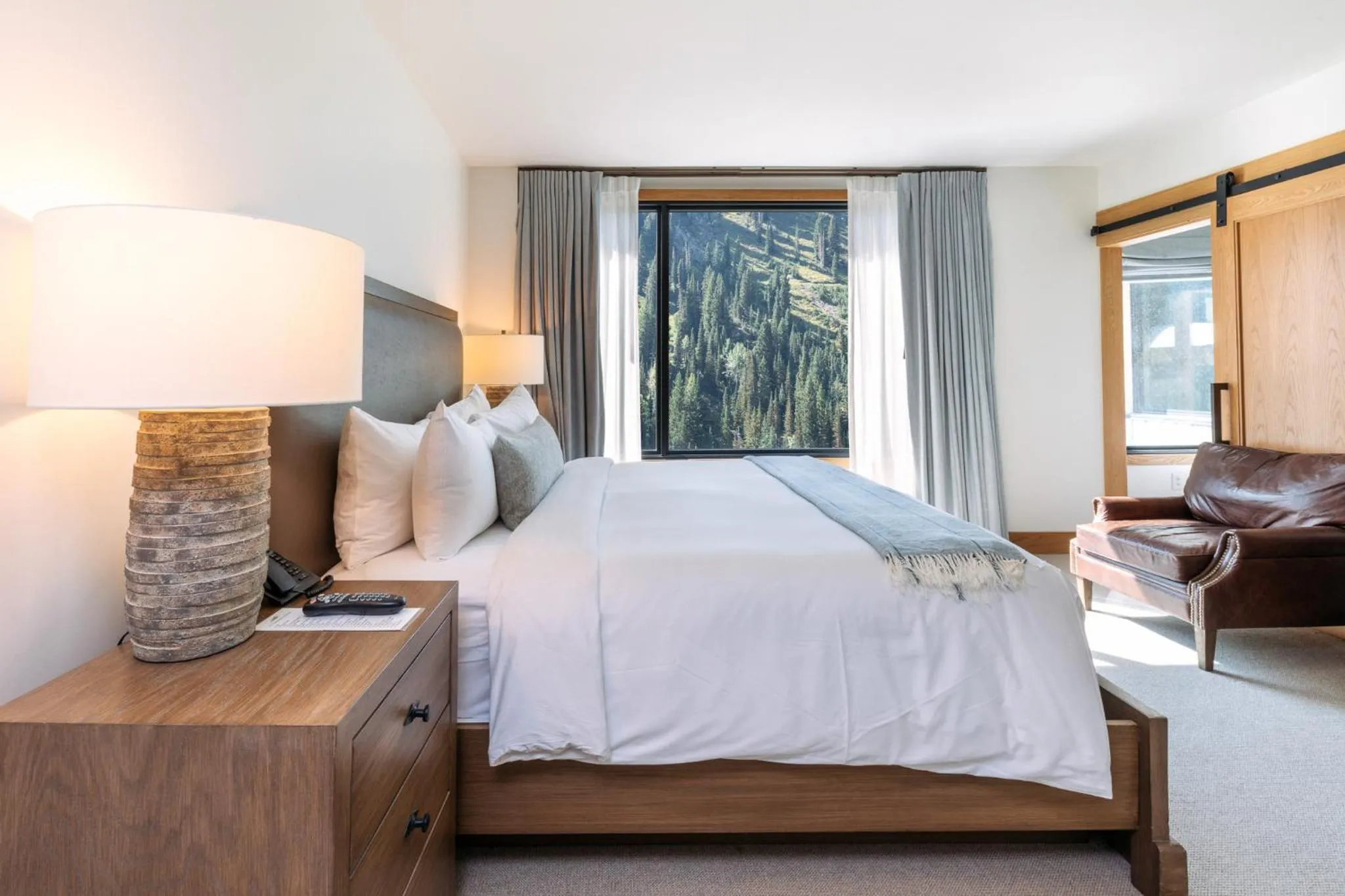 Bedroom, Bed in The Snowpine Lodge