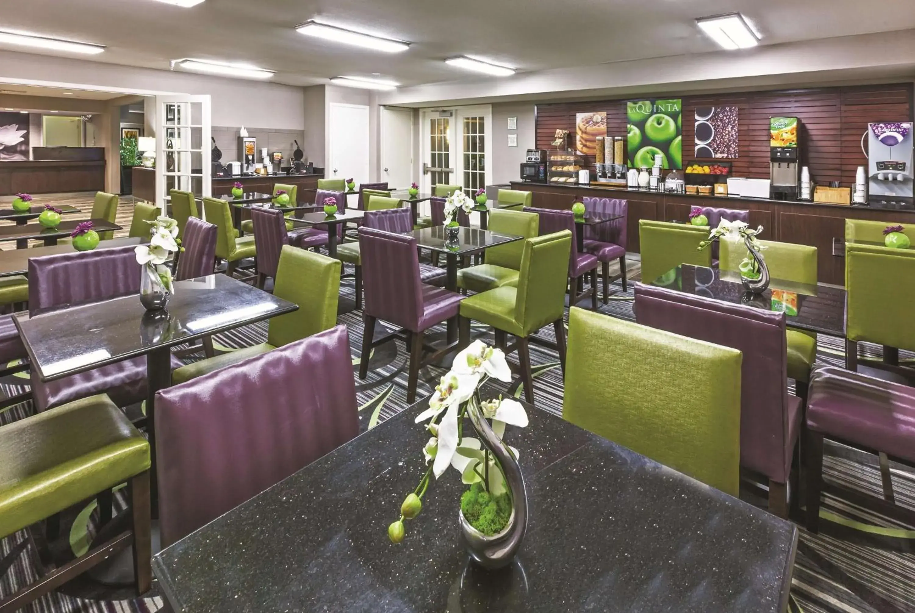 Restaurant/places to eat in La Quinta Inn by Wyndham San Marcos Restaurant/places to eat in La Quinta Inn by Wyndham San Marcos