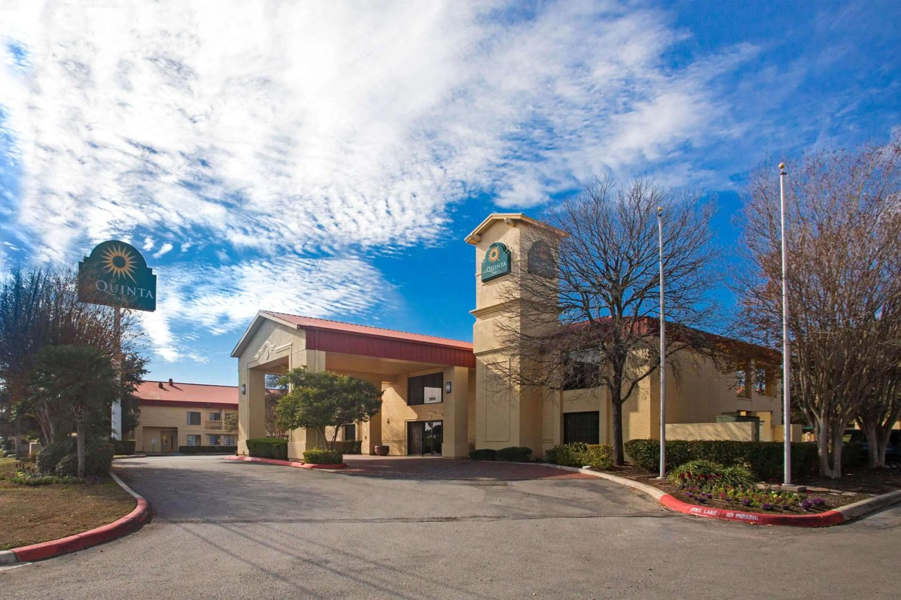 Property building in La Quinta Inn by Wyndham San Marcos