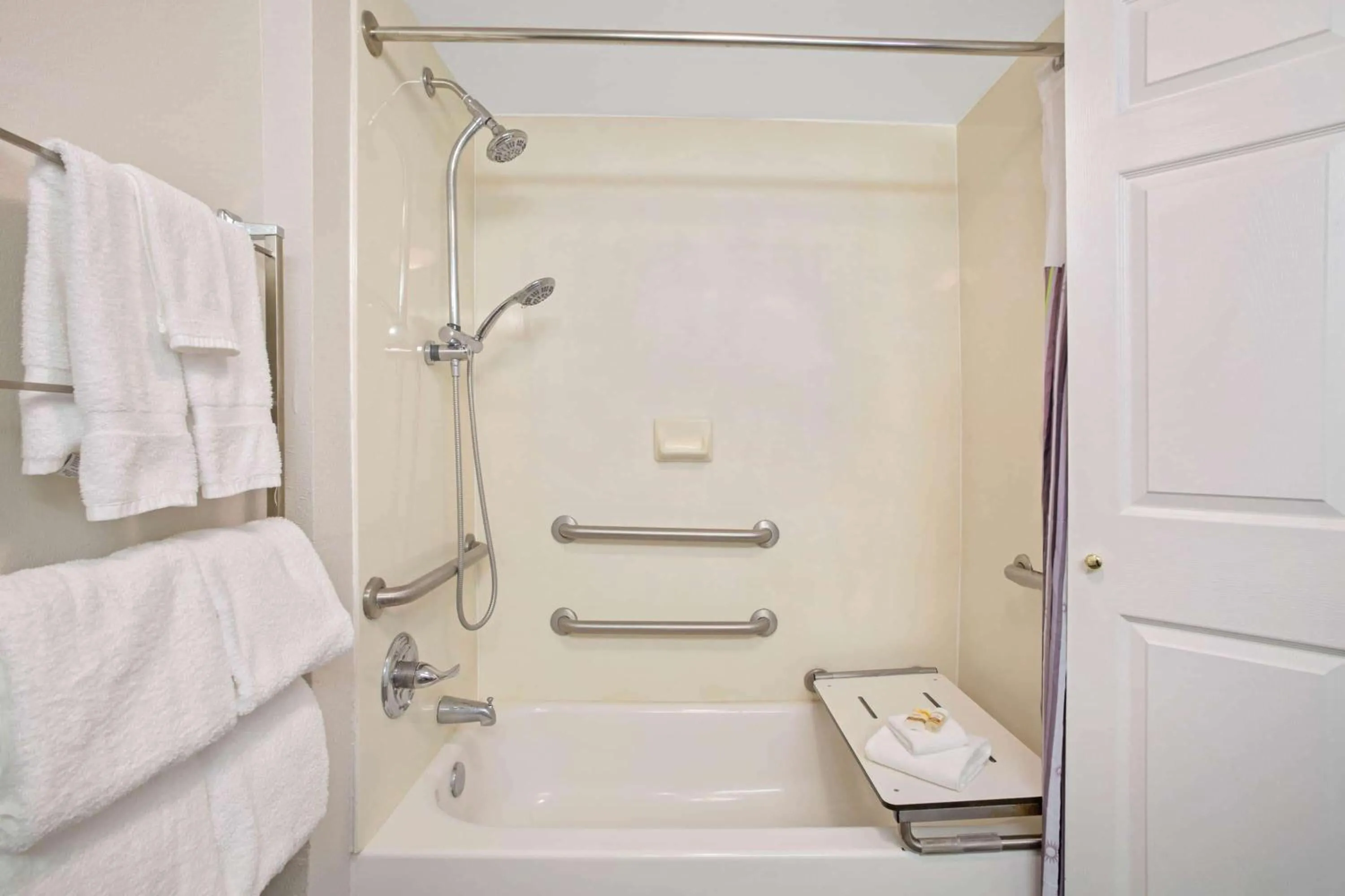 Bathroom in La Quinta Inn by Wyndham San Marcos