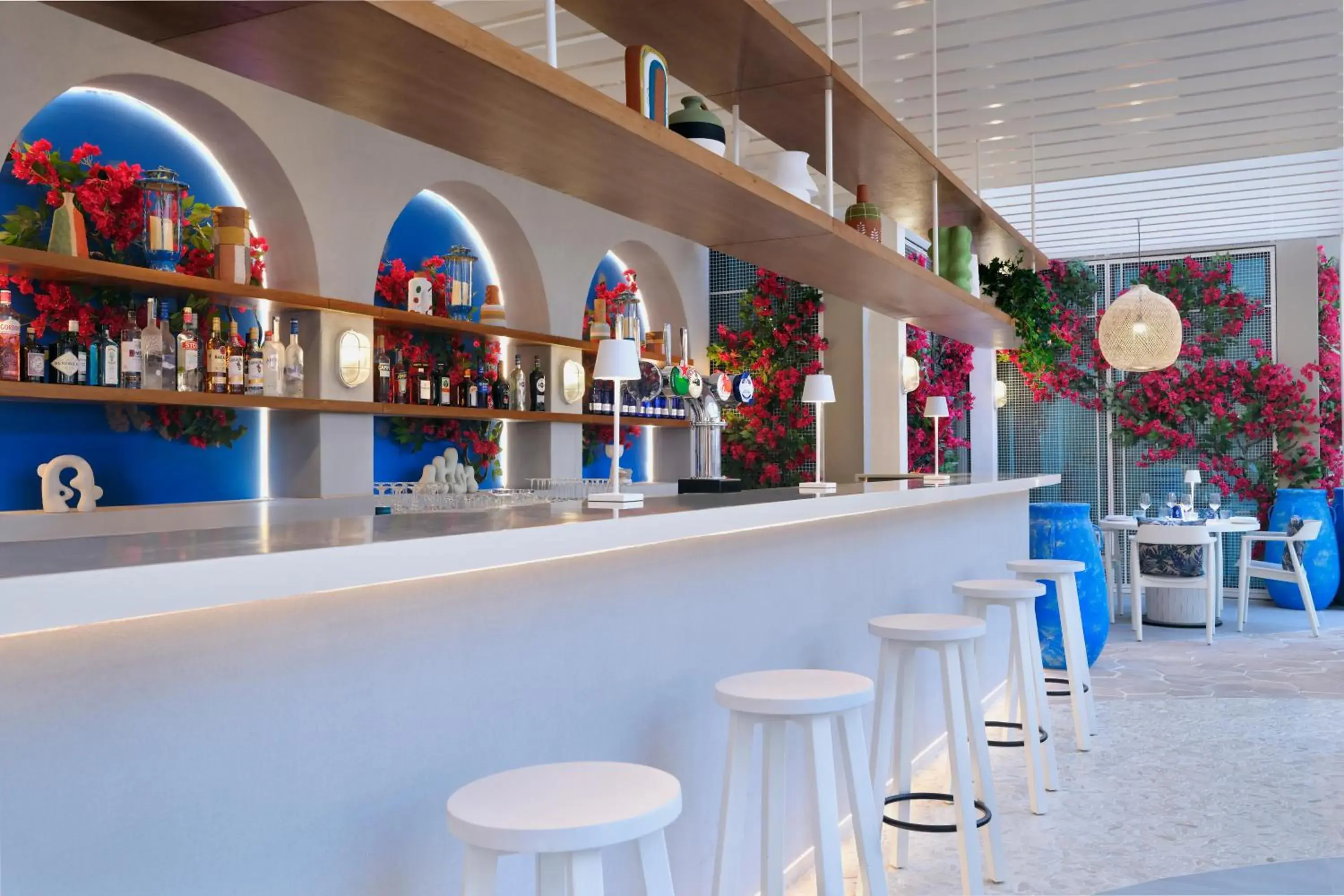 Lounge or bar in JA Ocean View Hotel, Jumeirah Beach Dubai Lounge or bar in JA Ocean View Hotel, Jumeirah Beach Dubai