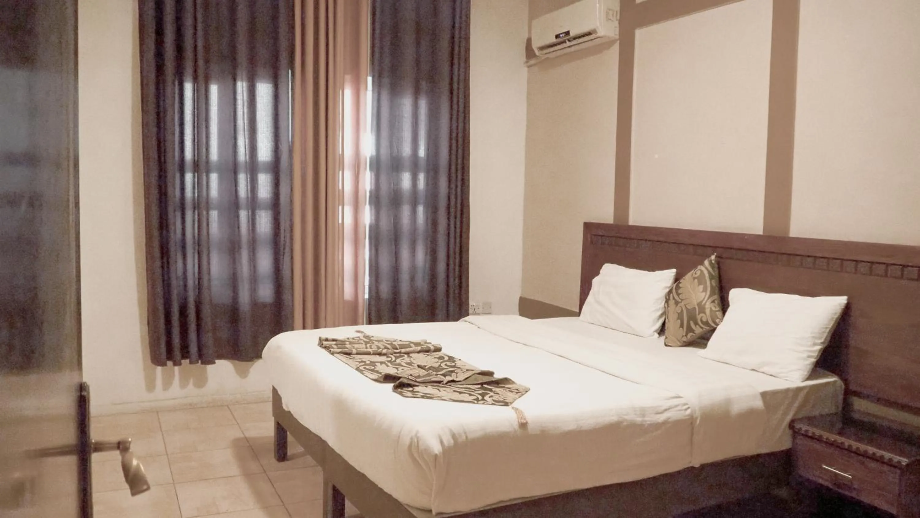 Bedroom, Bed in Al Fawanes Hotel Apartments