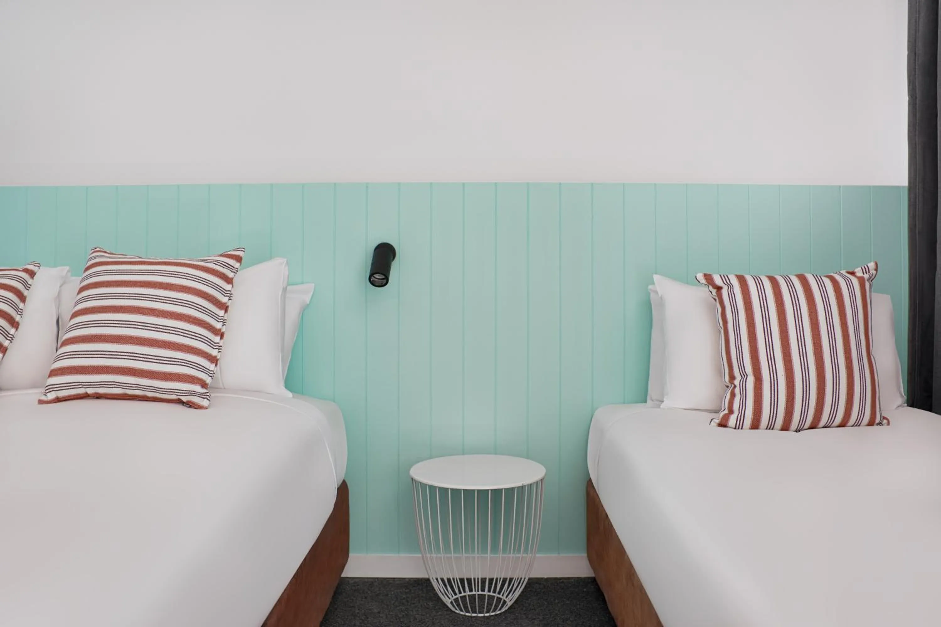 Living room, Bed in Gosford Palms Motor Inn