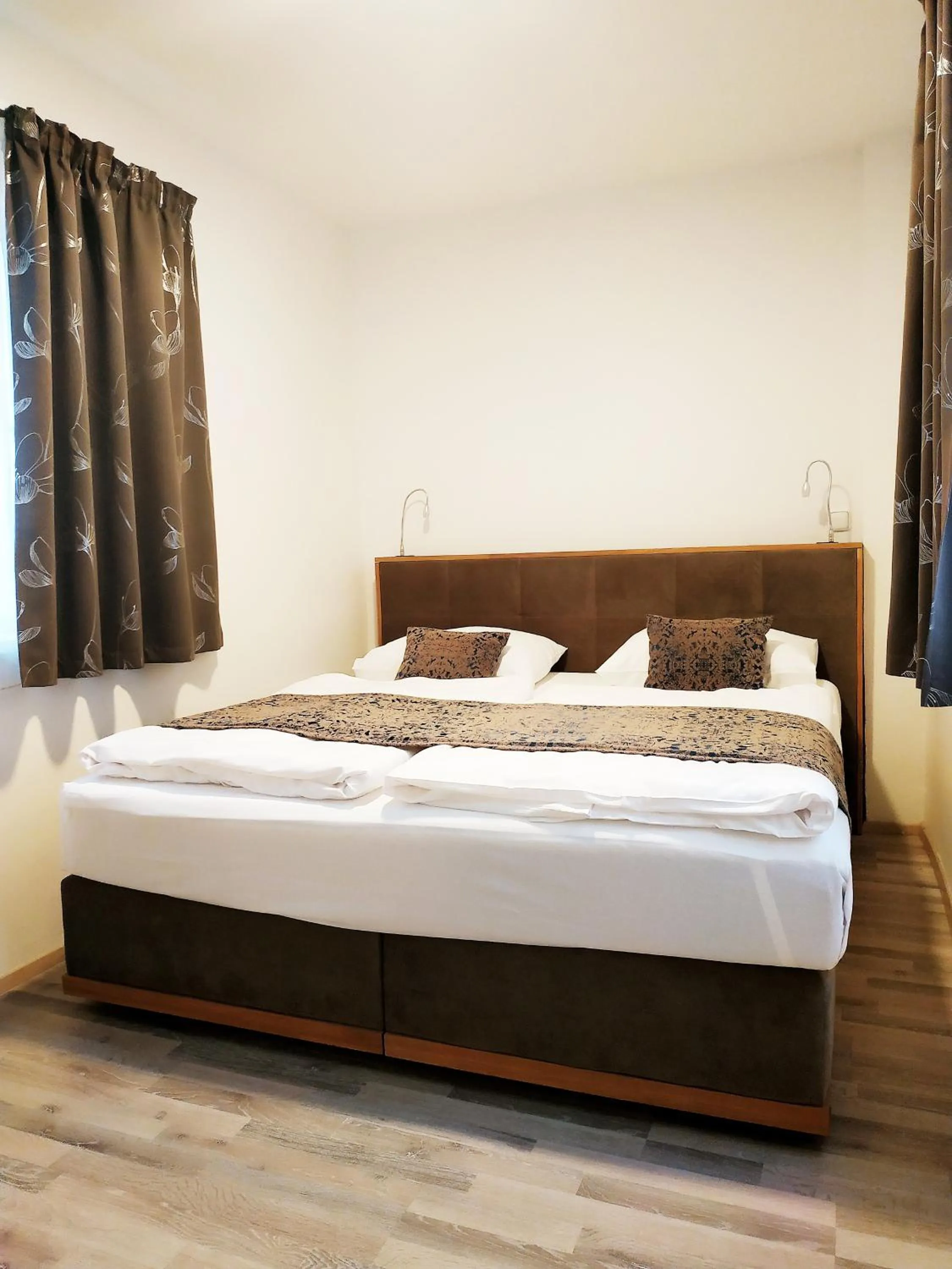 Bed in Historic Centre Aparthotel X